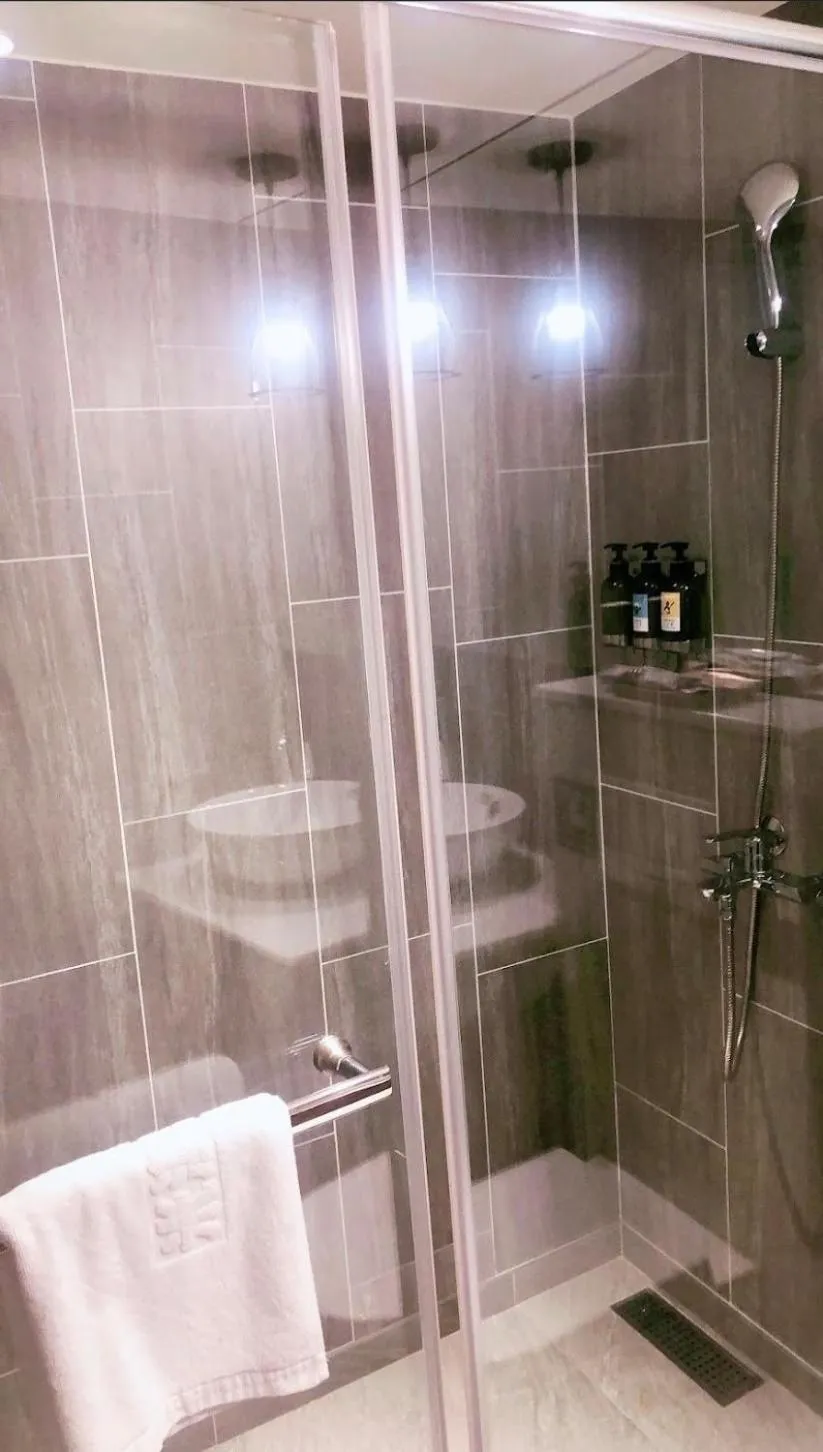 Shower in Michi Hotel - Luodong