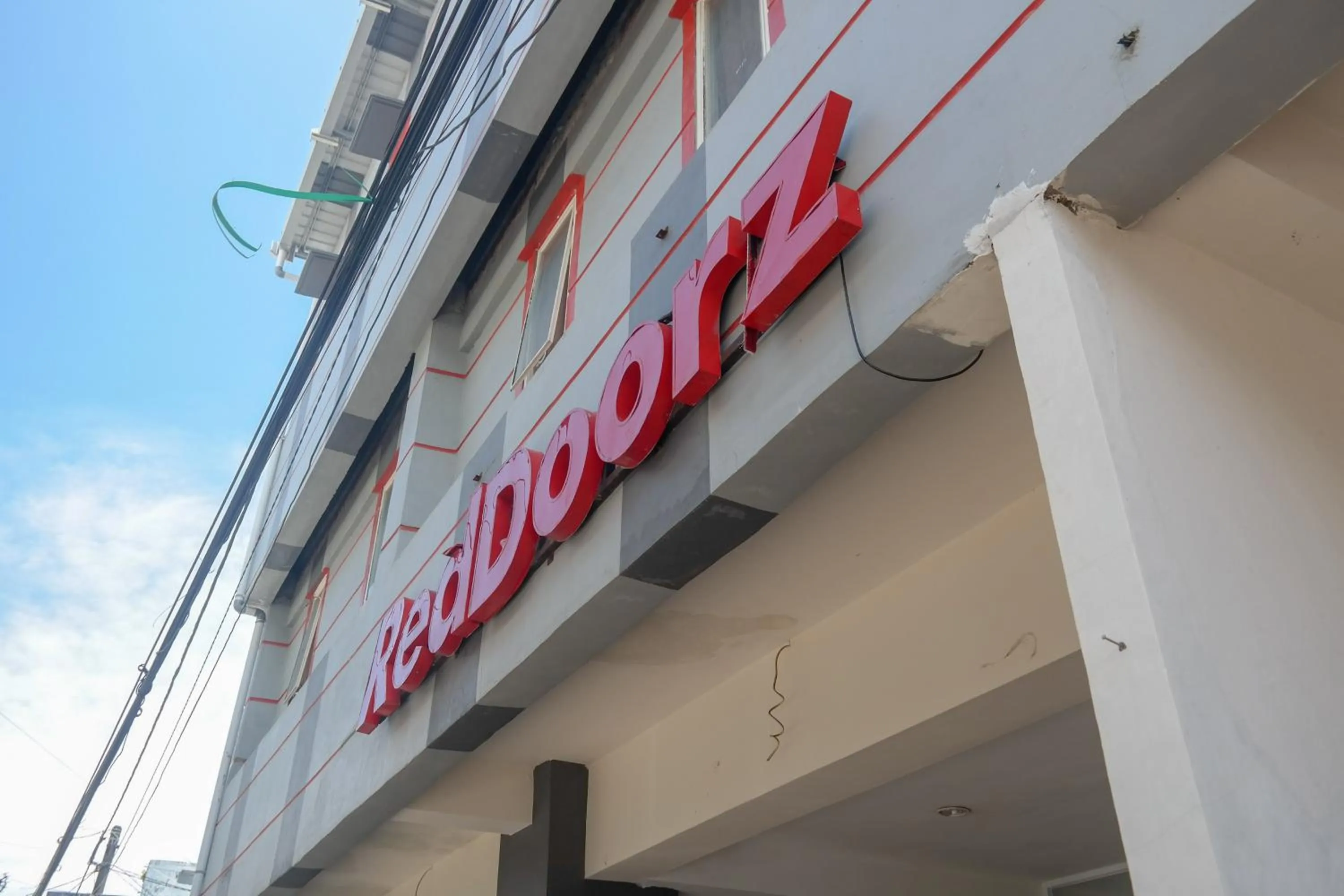 Property building in RedDoorz at Jalan Somba Opu Losari