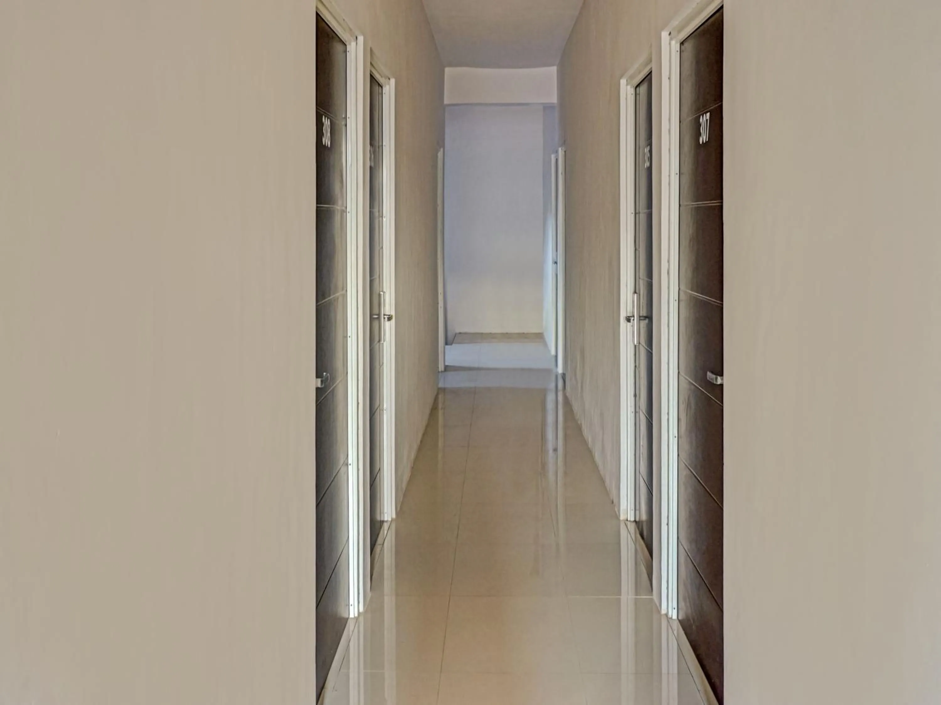 Area and facilities in RedDoorz at Jalan Somba Opu Losari