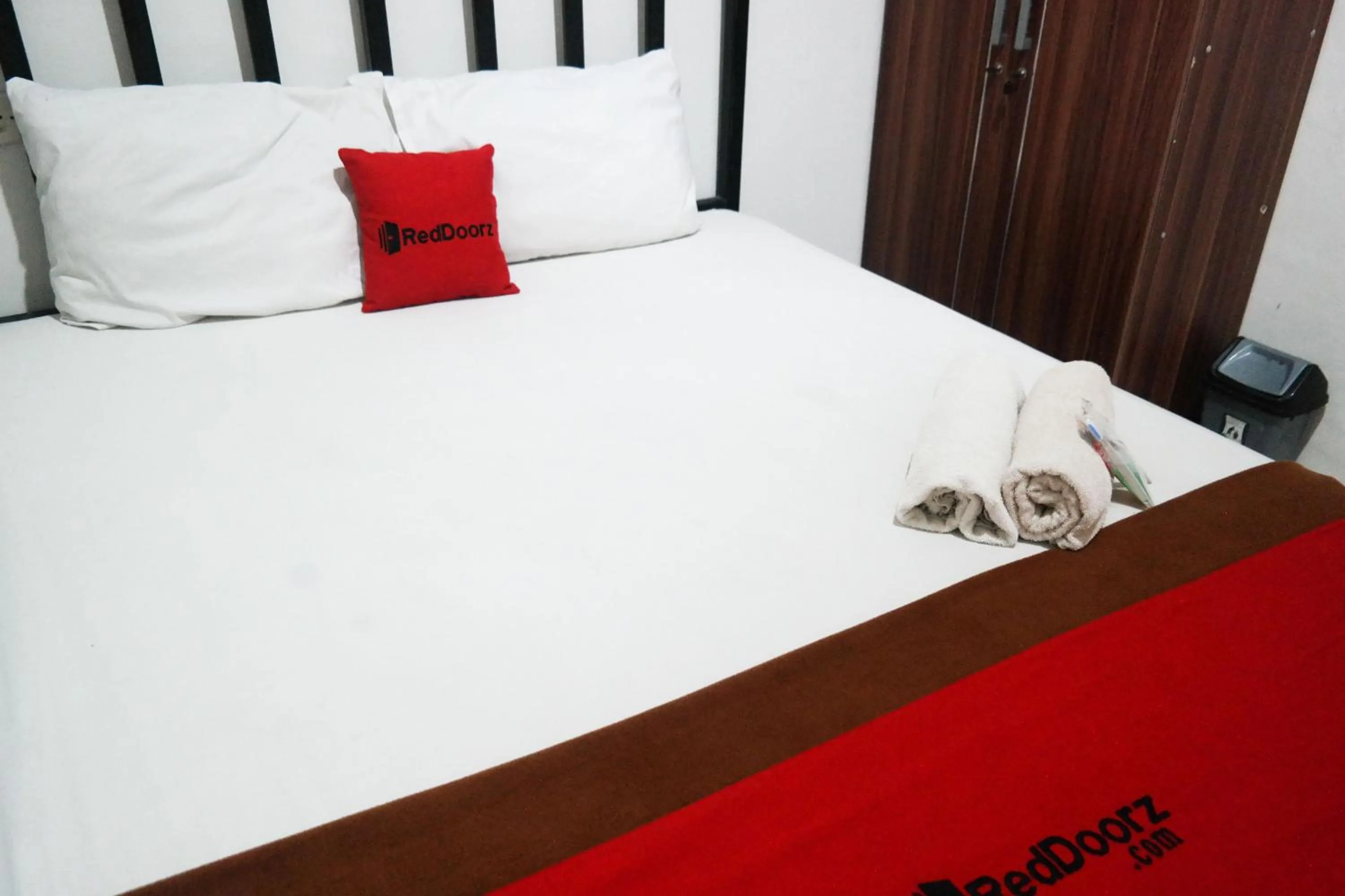 RedDoorz at Jalan Somba Opu Losari