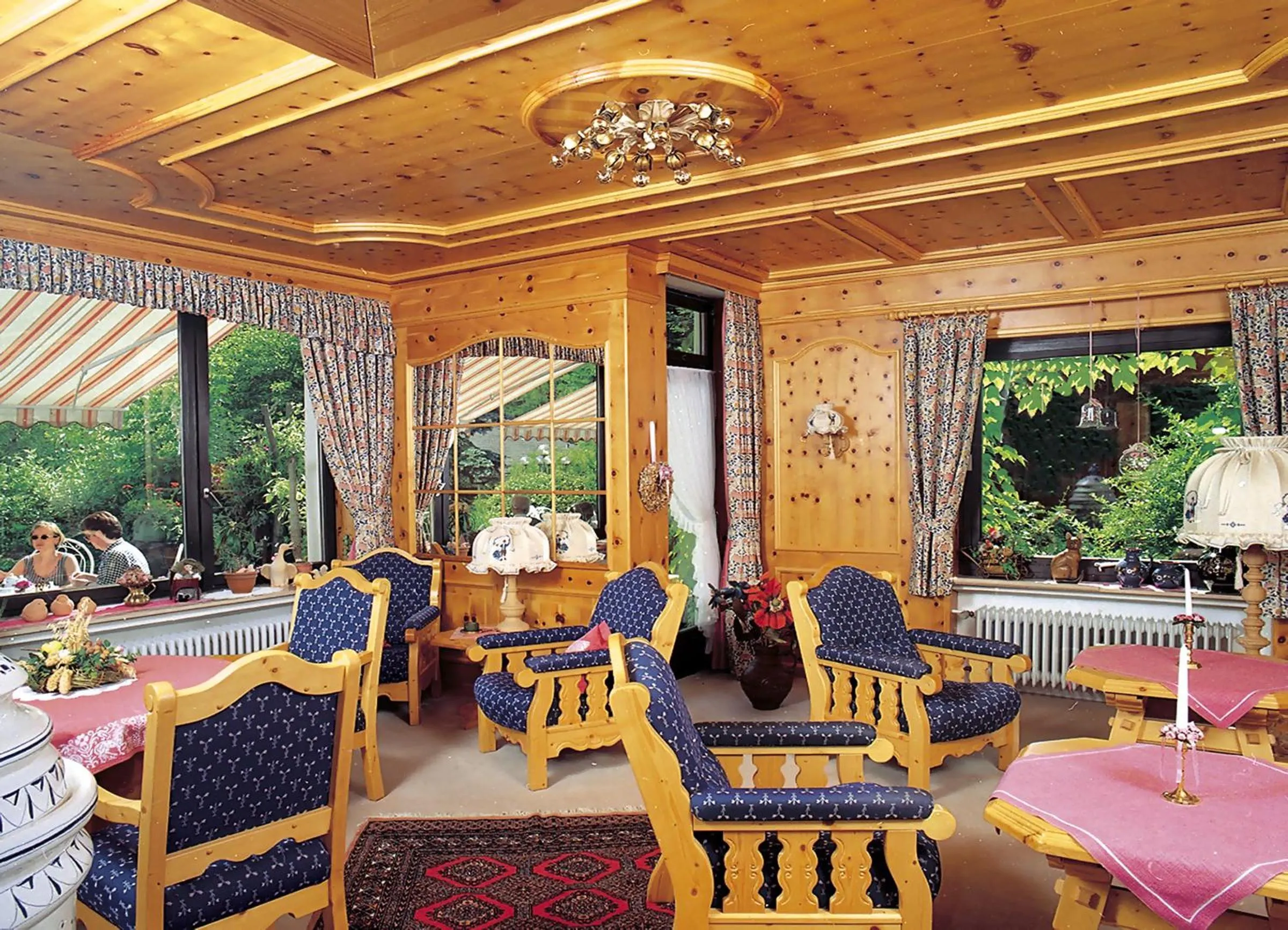 Communal lounge/ TV room in Wellness und Romantik Hotel Helmboldt