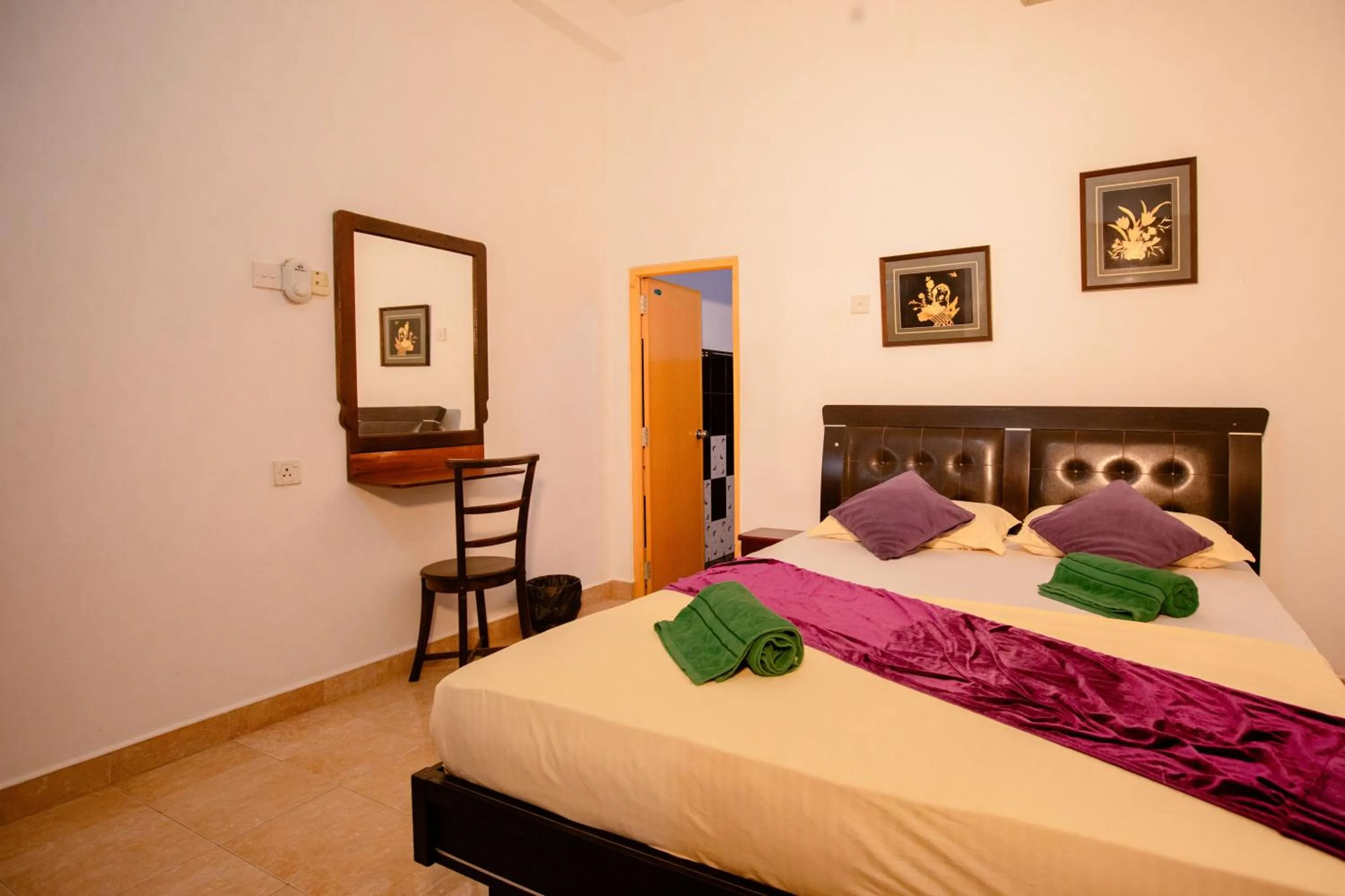 Bed in Yala River Face Inn