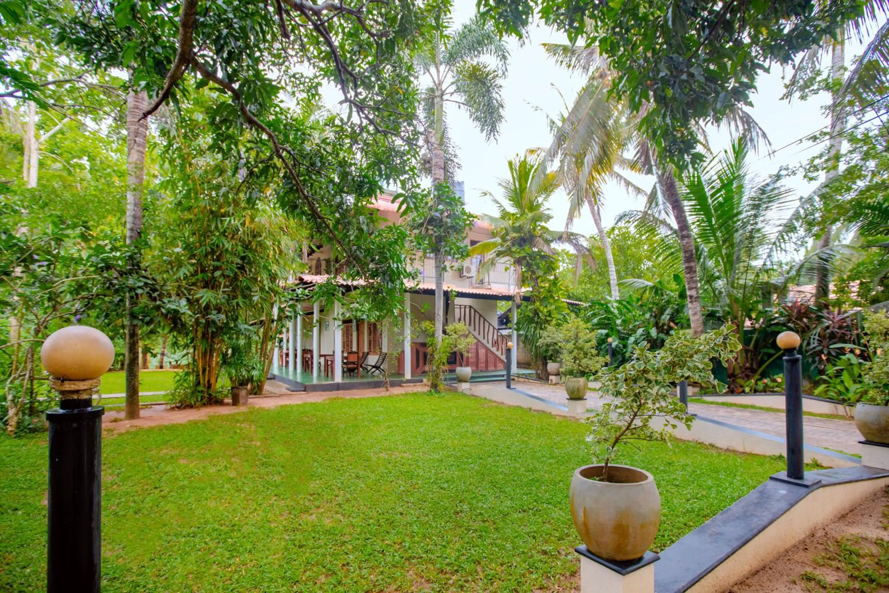 Property building in Yala River Face Inn