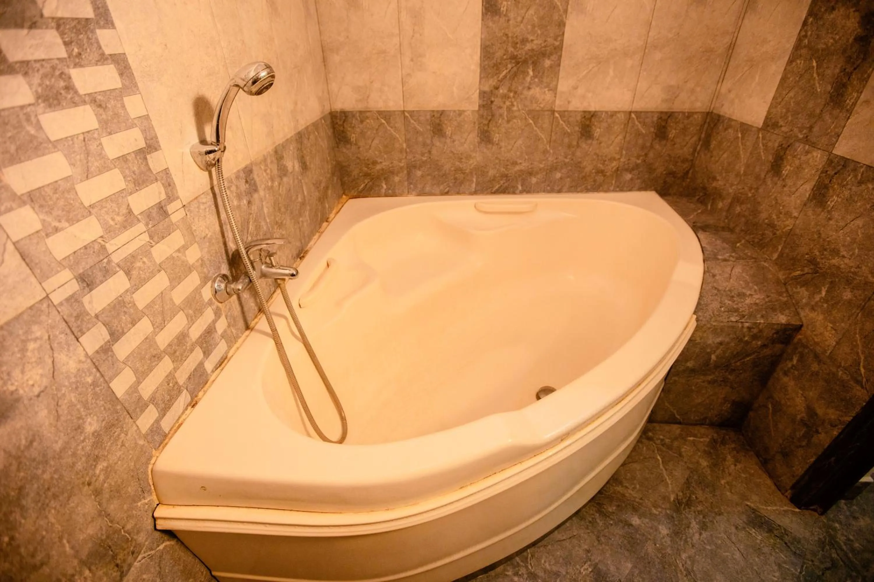 Bath in Yala River Face Inn