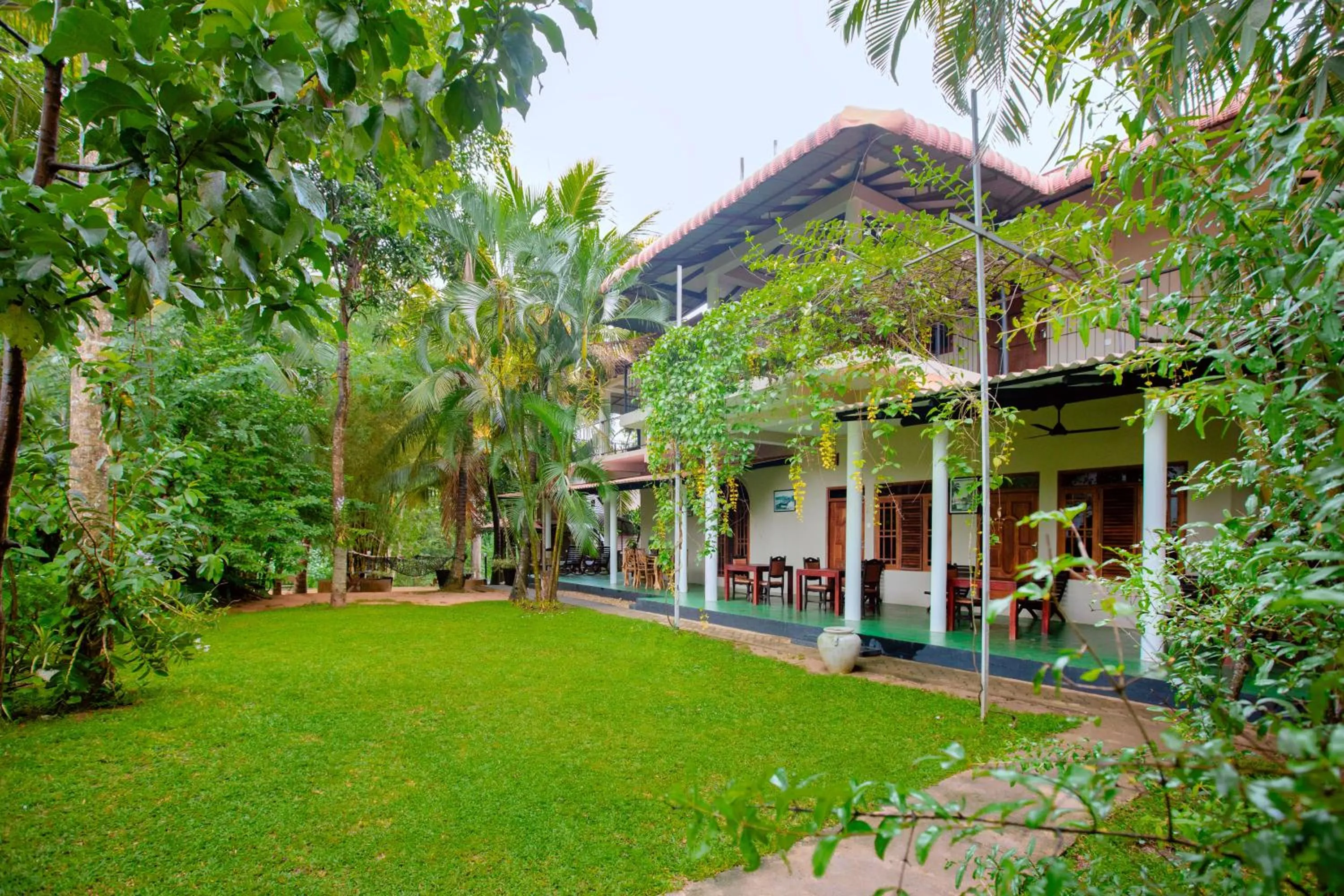 Property building in Yala River Face Inn