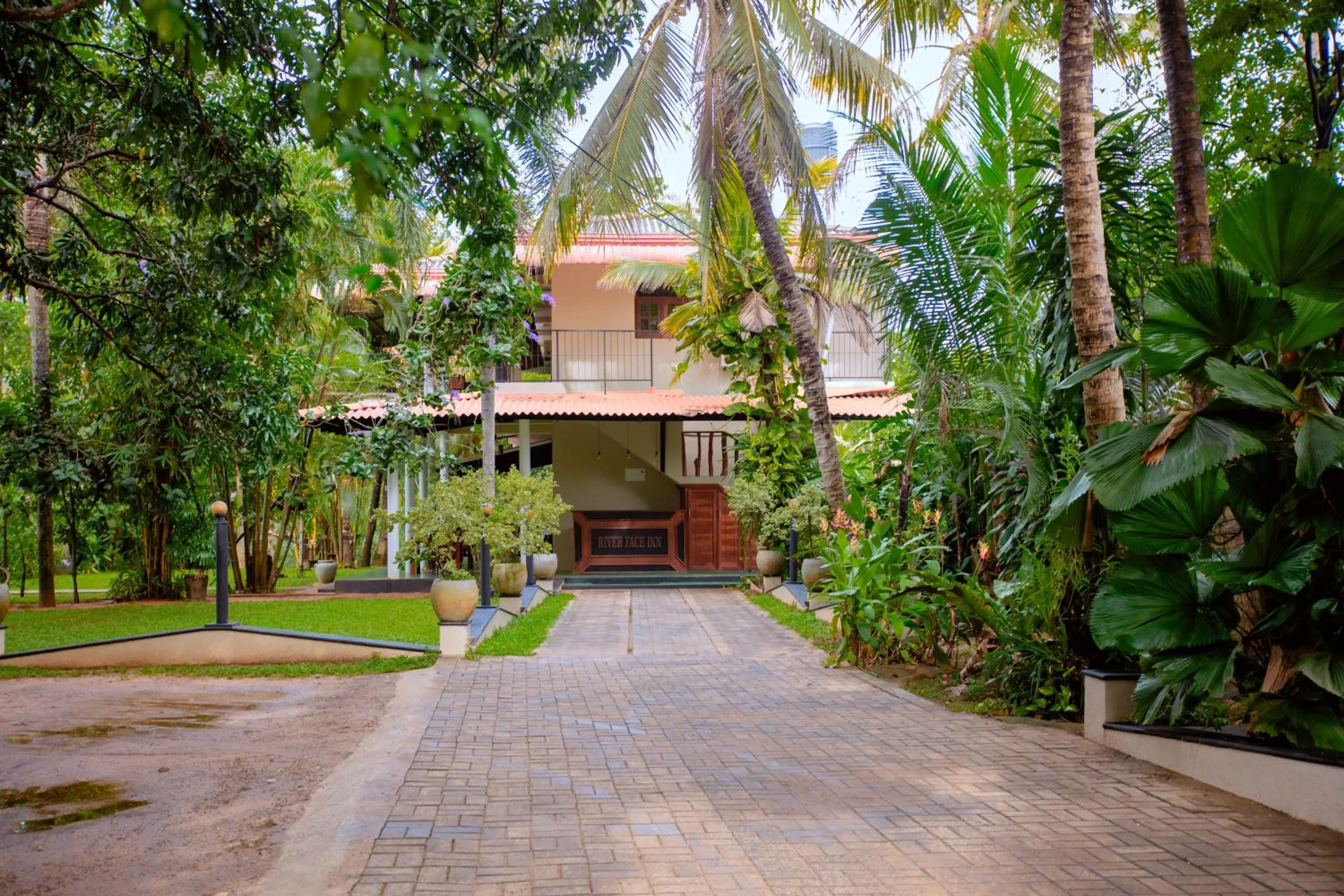 Property building in Yala River Face Inn