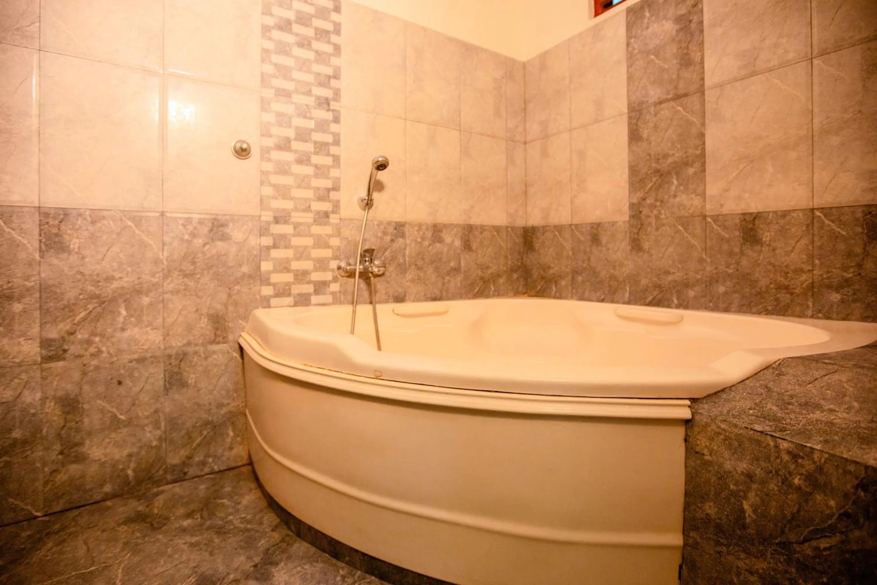 Bath in Yala River Face Inn