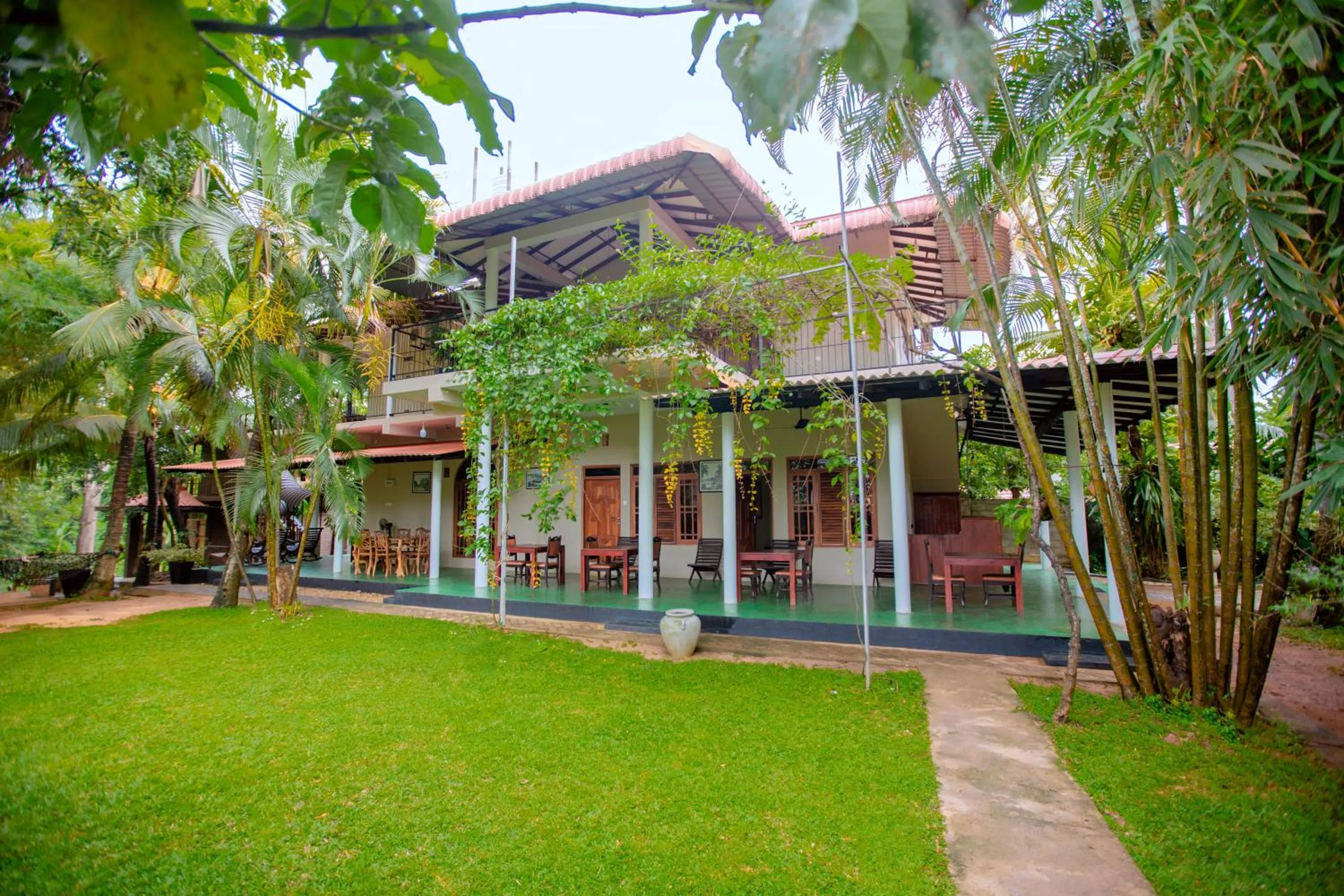 Property building in Yala River Face Inn