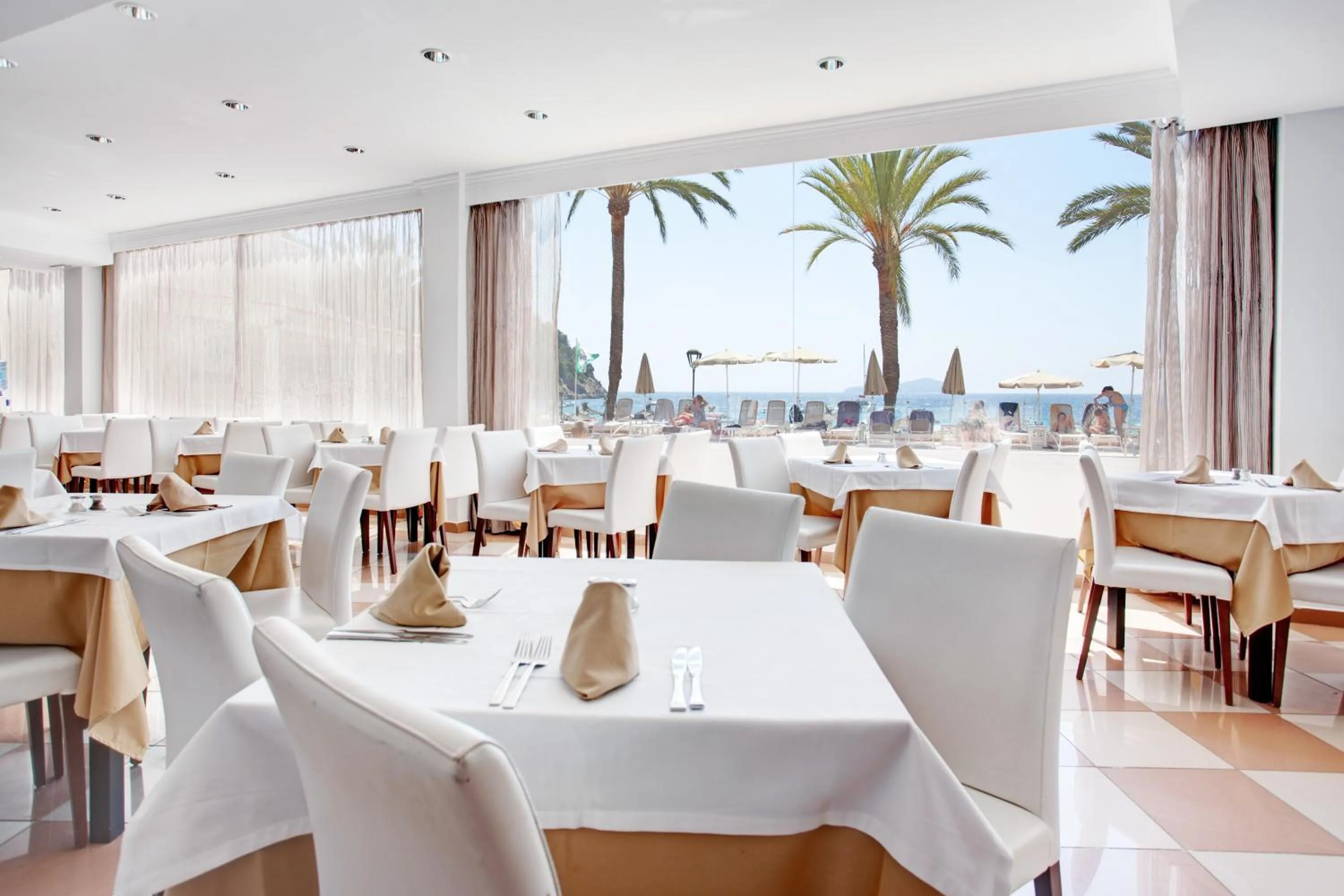 Restaurant/places to eat in Grupotel Imperio Playa