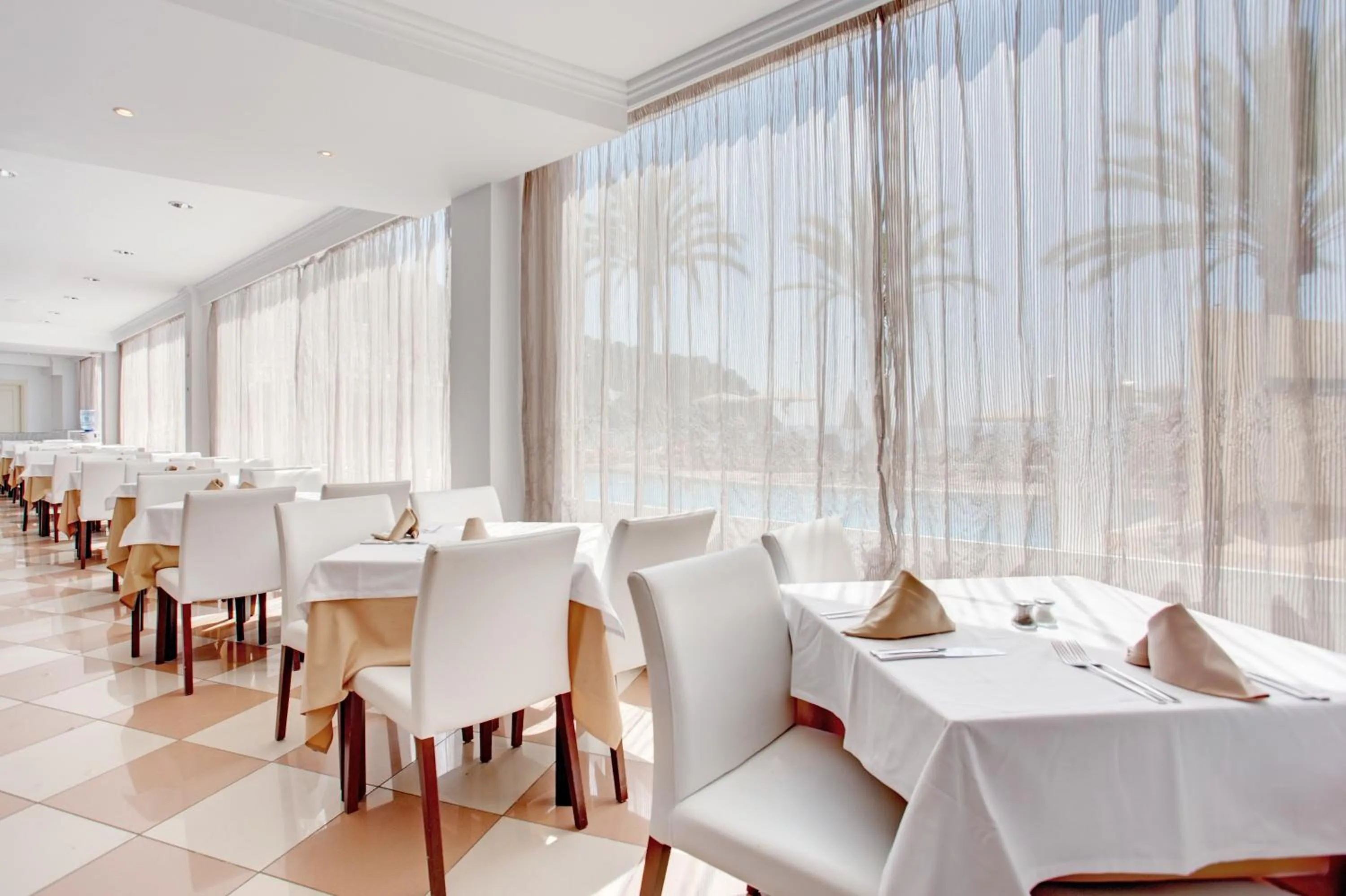 Restaurant/places to eat in Grupotel Imperio Playa