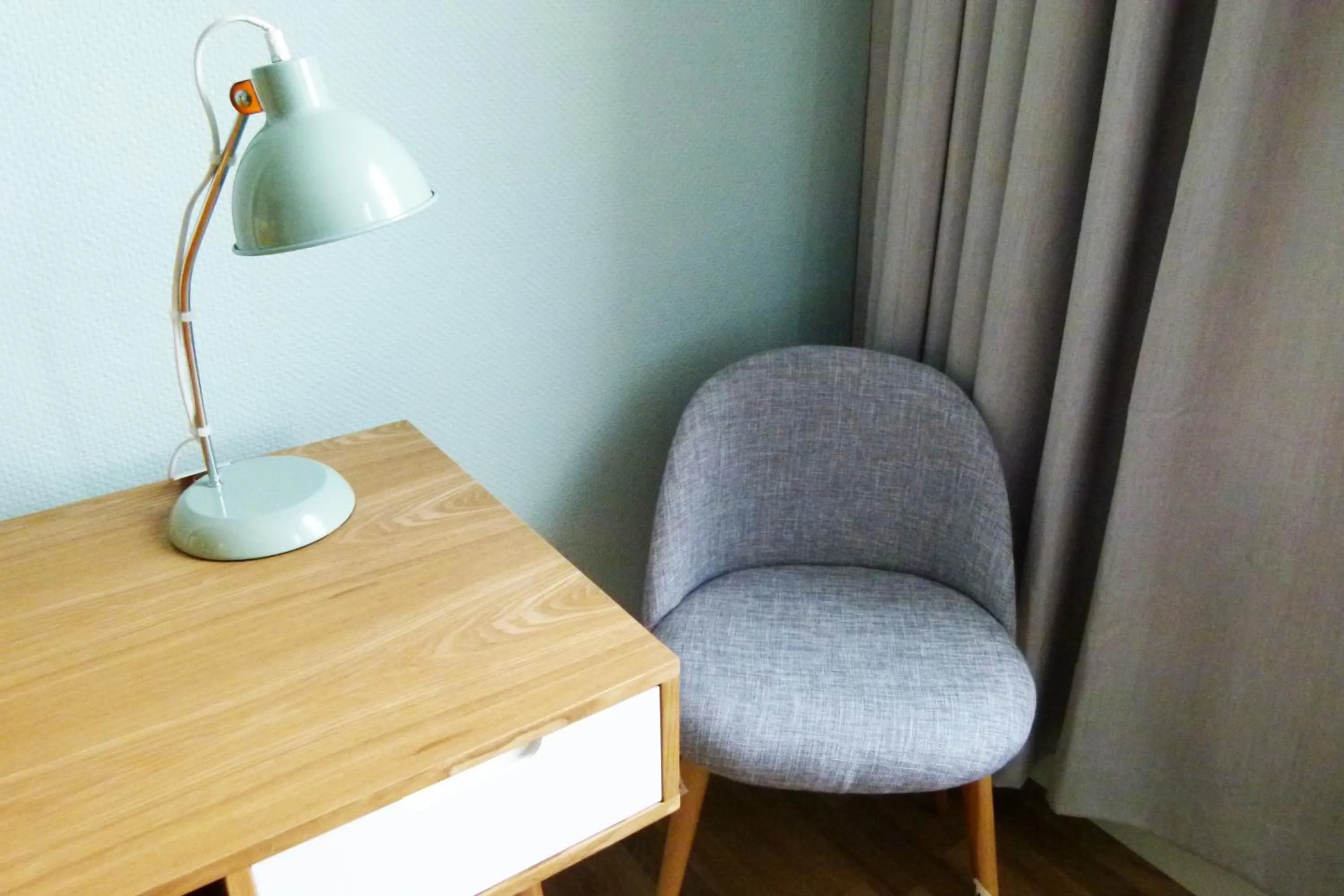 Seating area in Hotel Liegeplatz 13 Kiel by Premiere Classe