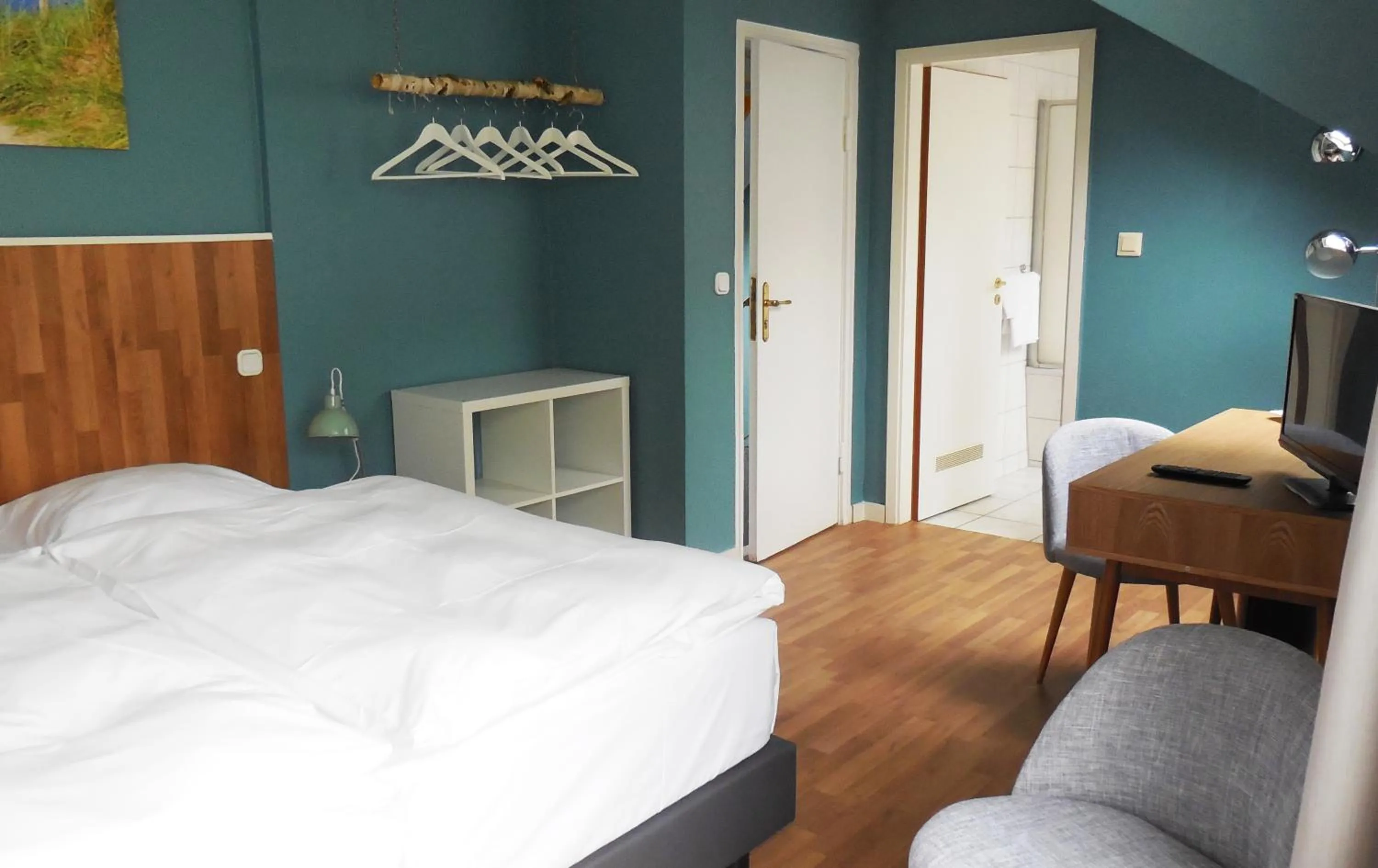 Photo of the whole room, Bed in Hotel Liegeplatz 13 Kiel by Premiere Classe