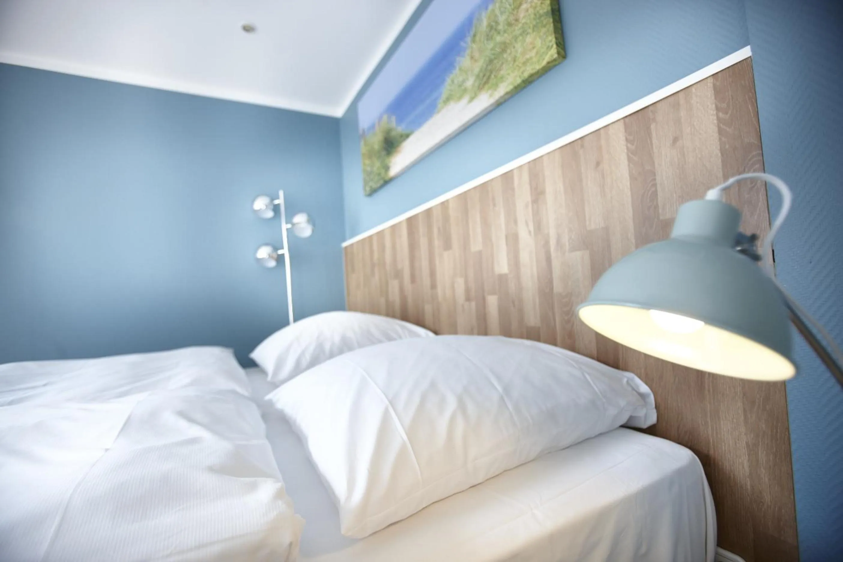 Photo of the whole room, Bed in Hotel Liegeplatz 13 Kiel by Premiere Classe
