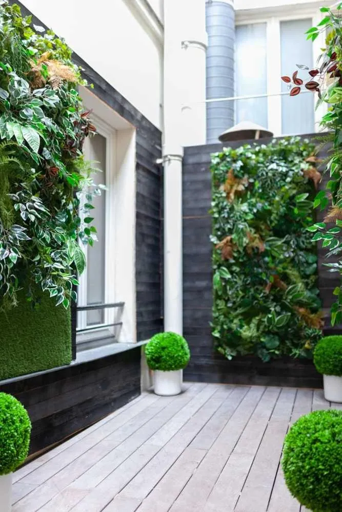 Spring in Tinah Paris, Champs Elysées