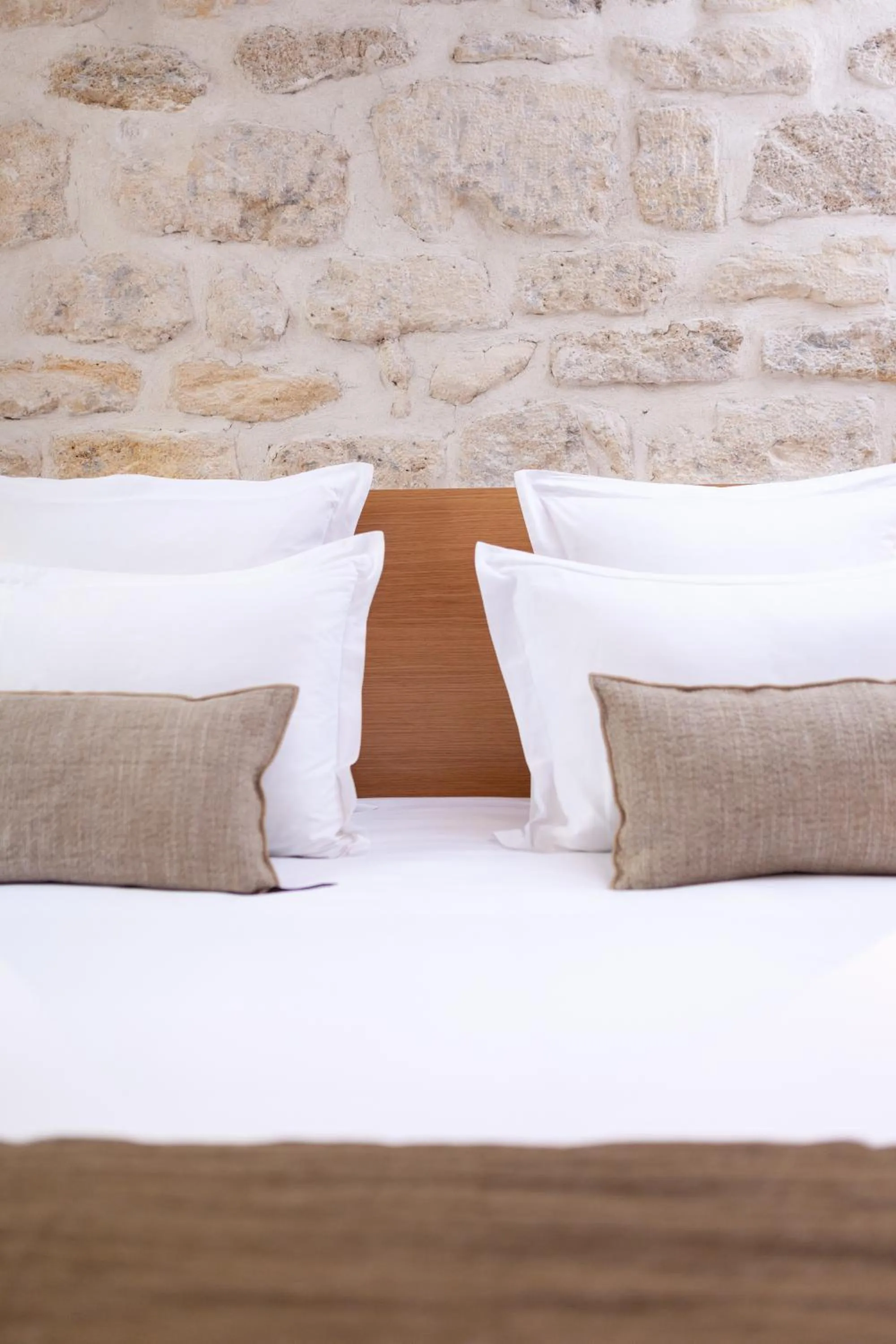 Bedroom, Bed in Tinah Paris, Champs Elysées