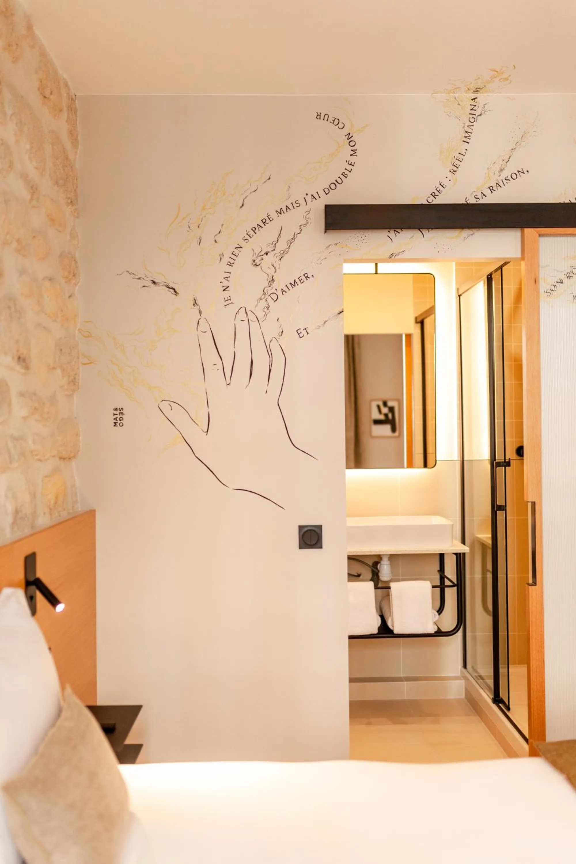 Bedroom, Bed in Tinah Paris, Champs Elysées