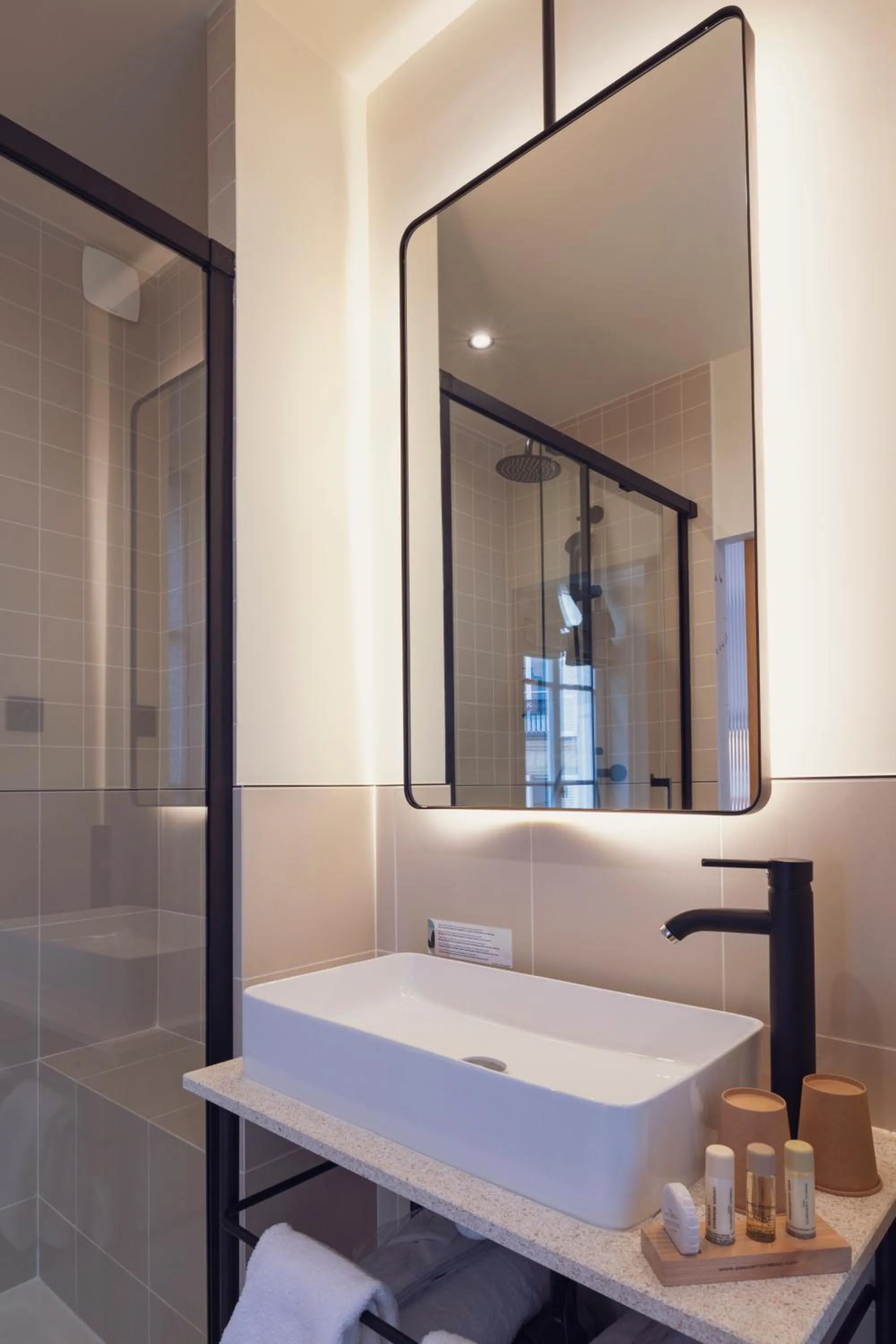 Bathroom in Tinah Paris, Champs Elysées