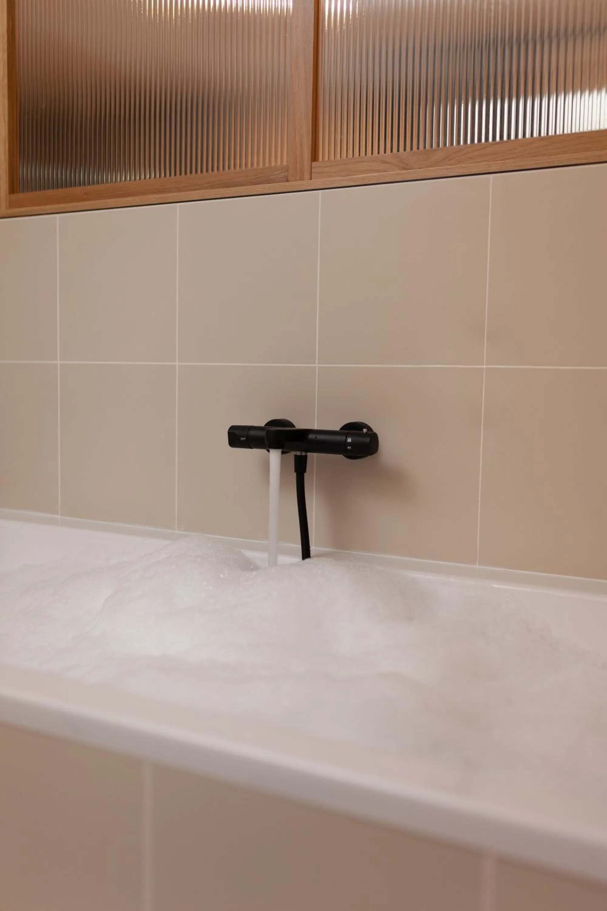 Bath in Tinah Paris, Champs Elysées