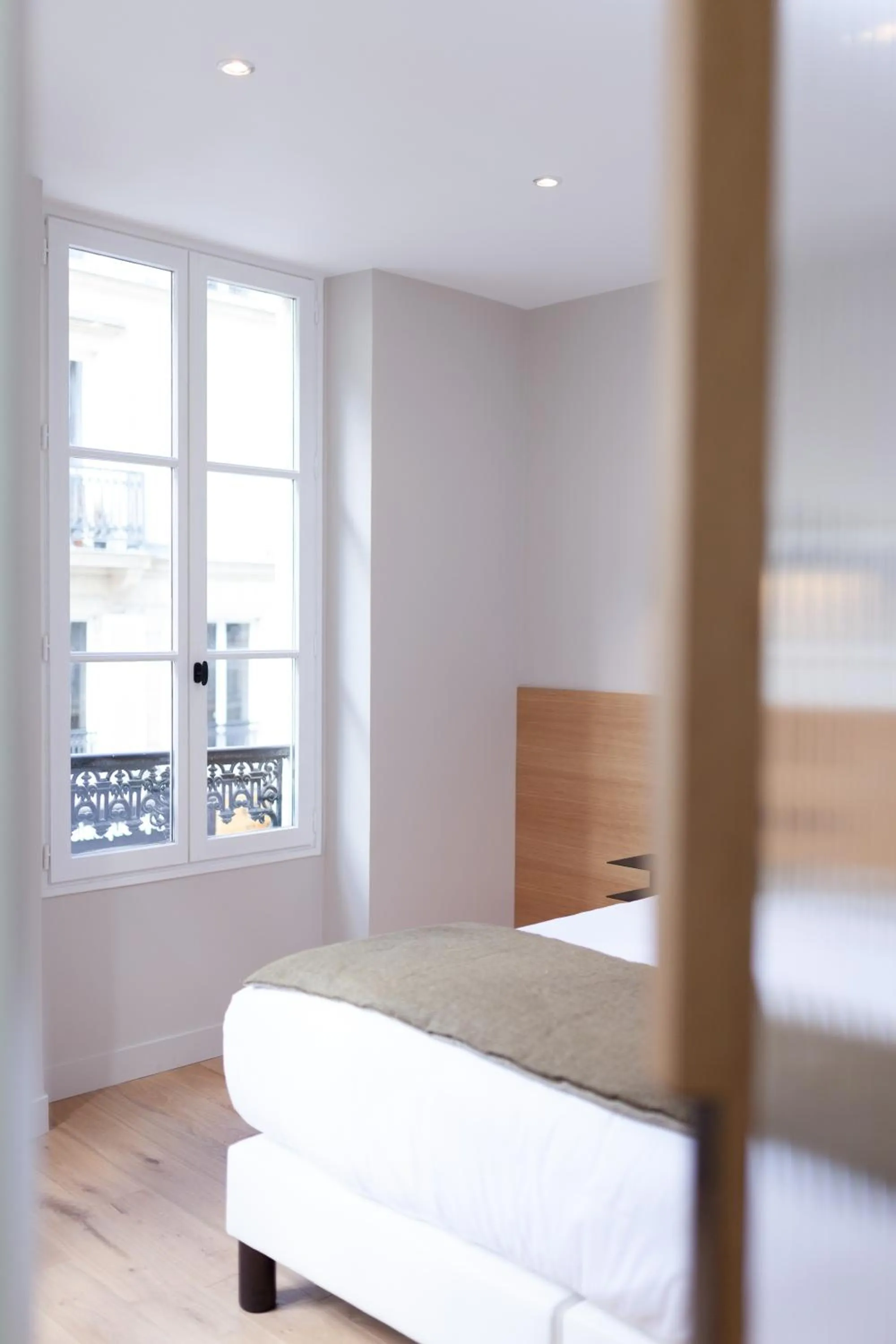 Bedroom, Bed in Tinah Paris, Champs Elysées