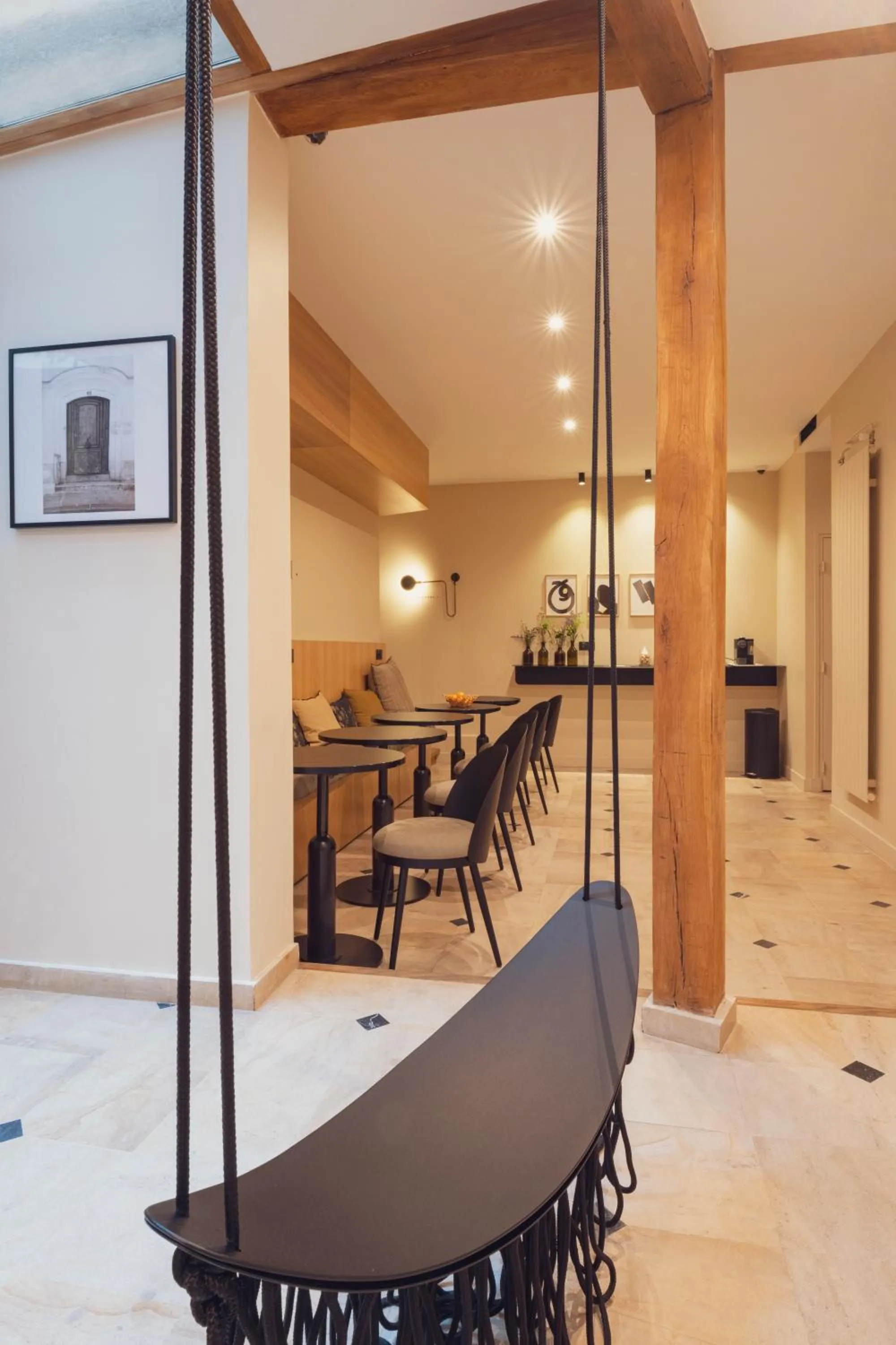 Lounge or bar in Tinah Paris, Champs Elysées