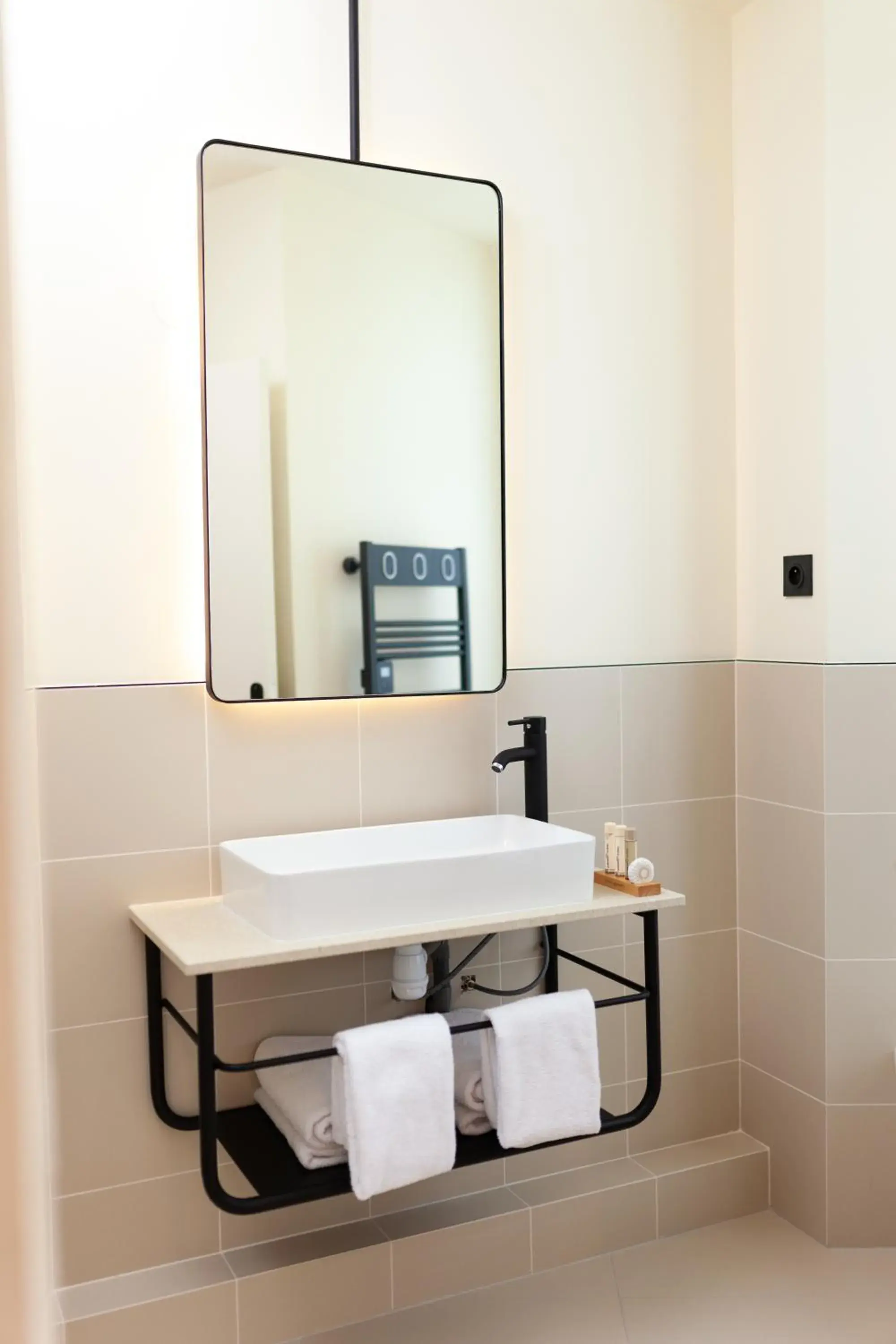 Superior Double Room in Tinah Paris, Champs Elysées Superior Double Room in Tinah Paris, Champs Elysées