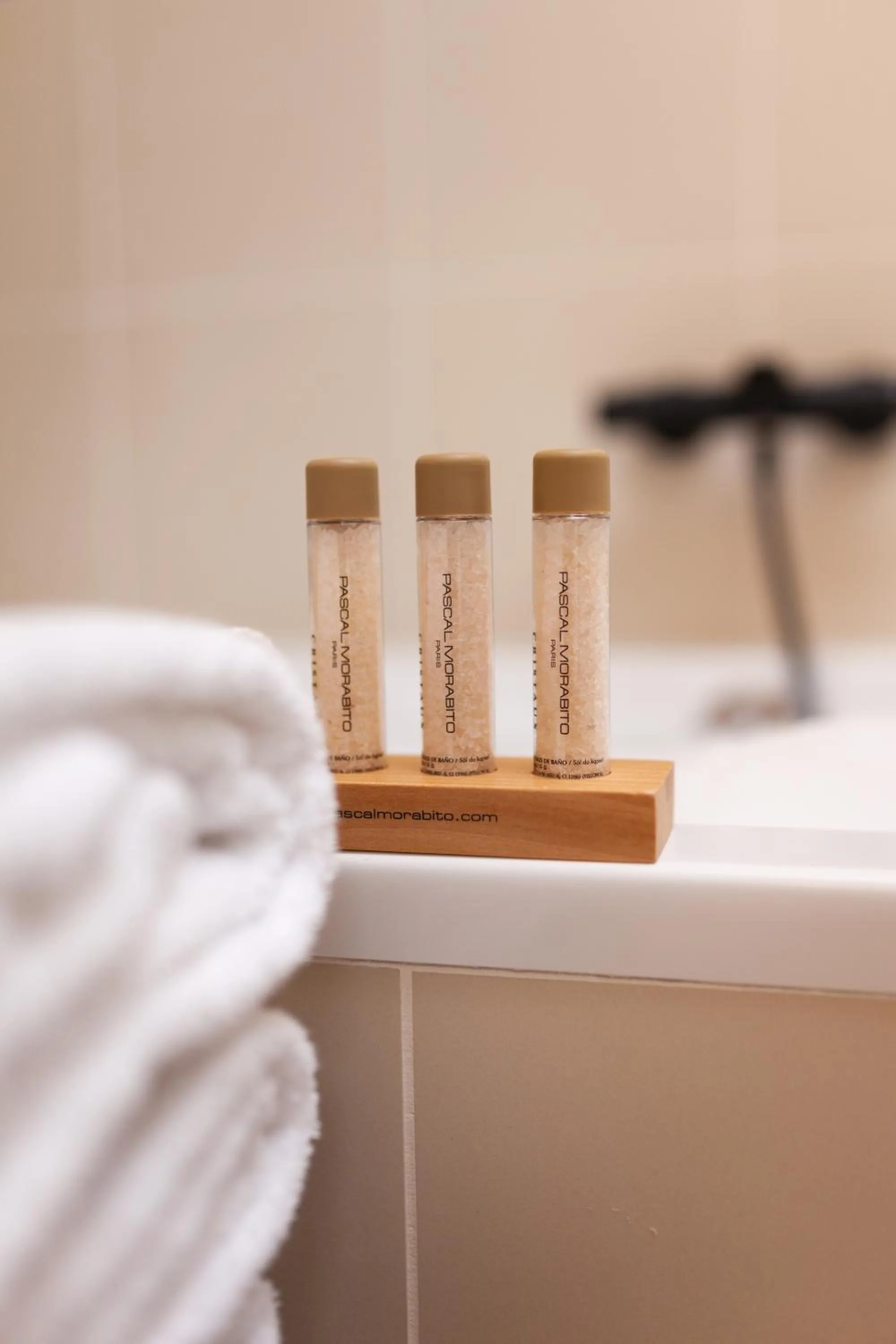 Bath in Tinah Paris, Champs Elysées