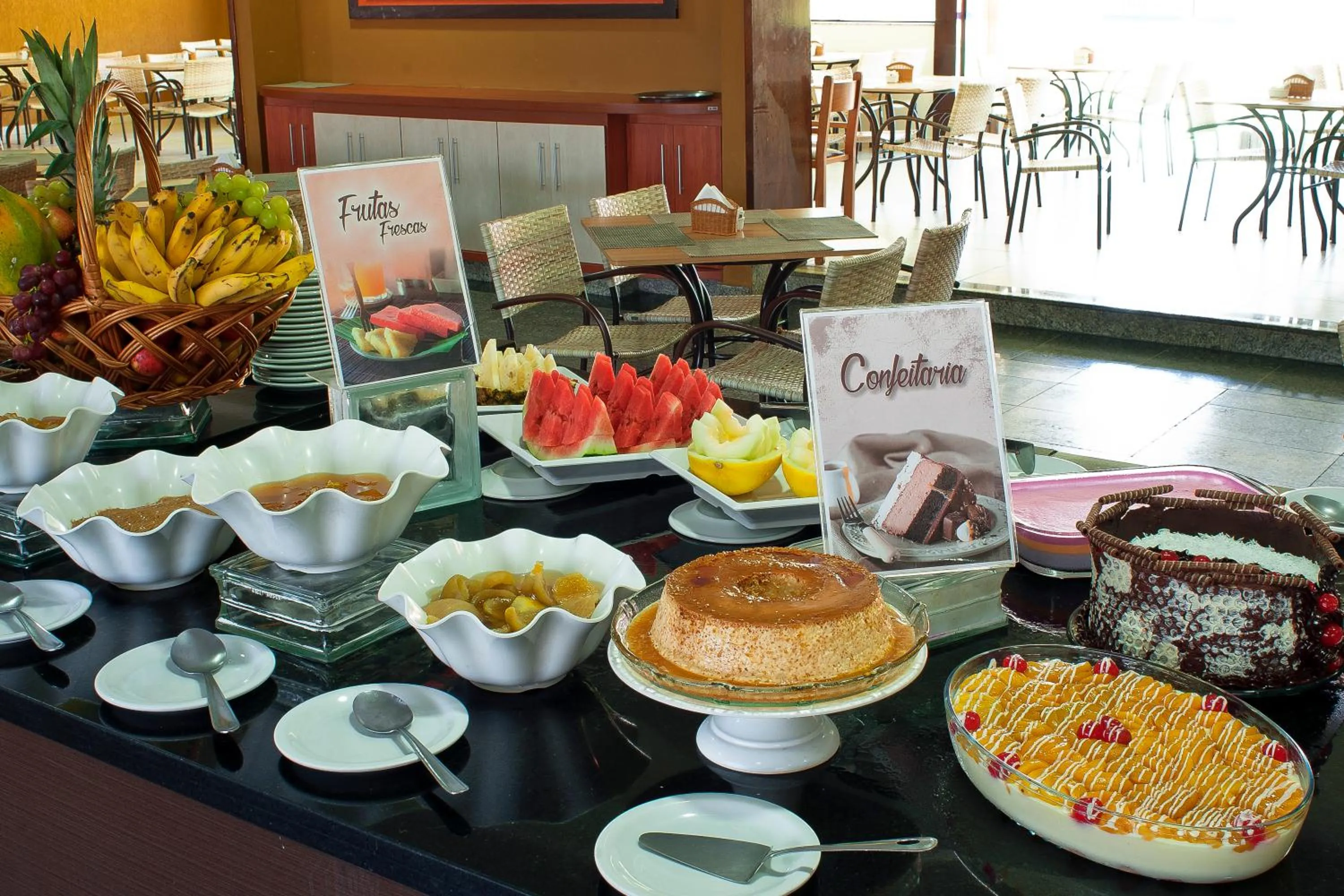 Restaurant/places to eat in Riviera Park Hotel by WAM Experience