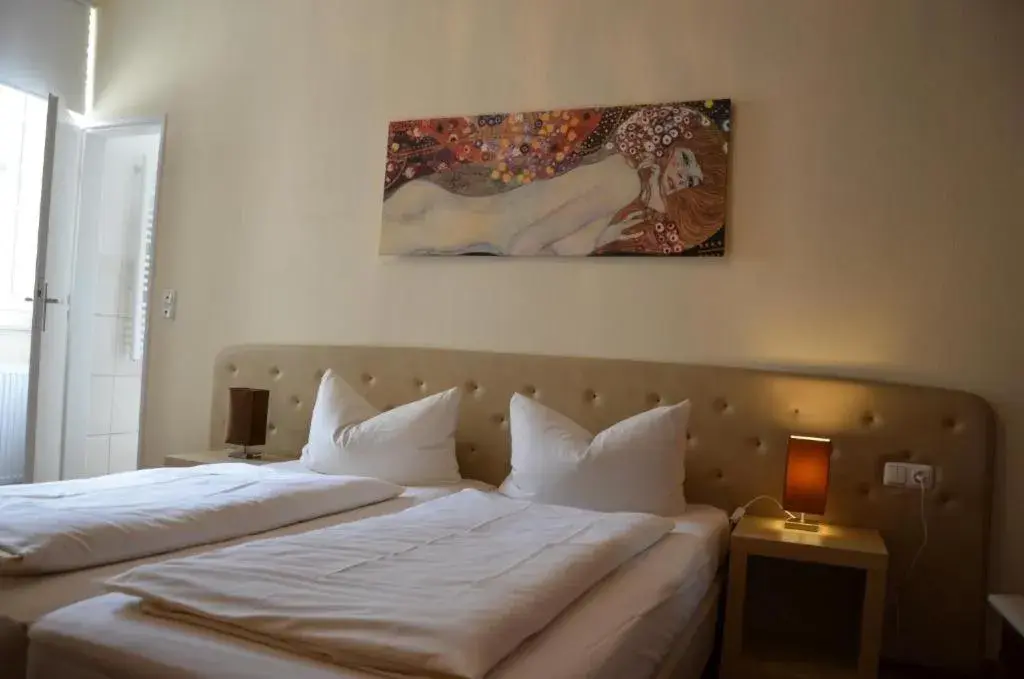 Double Room in Hotel Rheinstein Double Room in Hotel Rheinstein