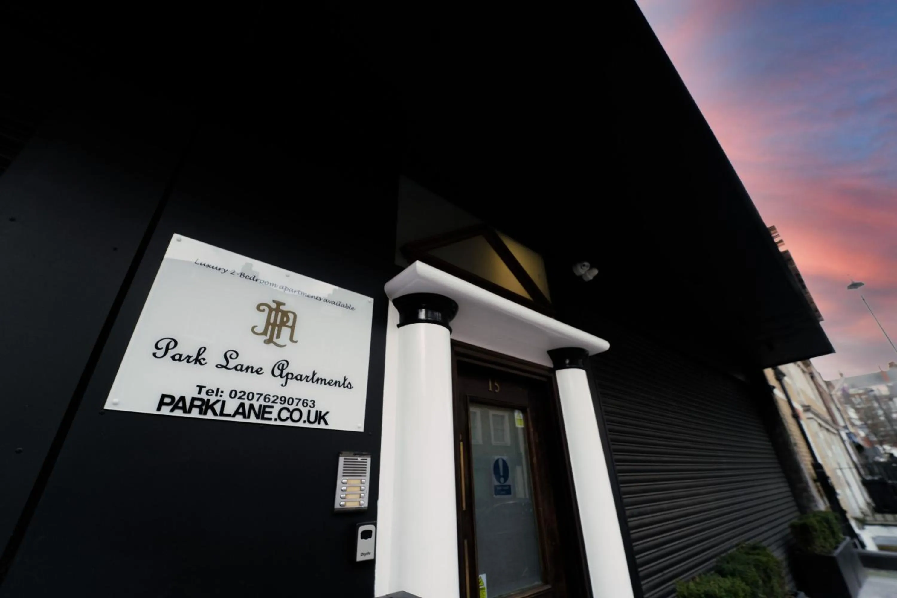 Property building in Park Lane Apartments Crawford Place