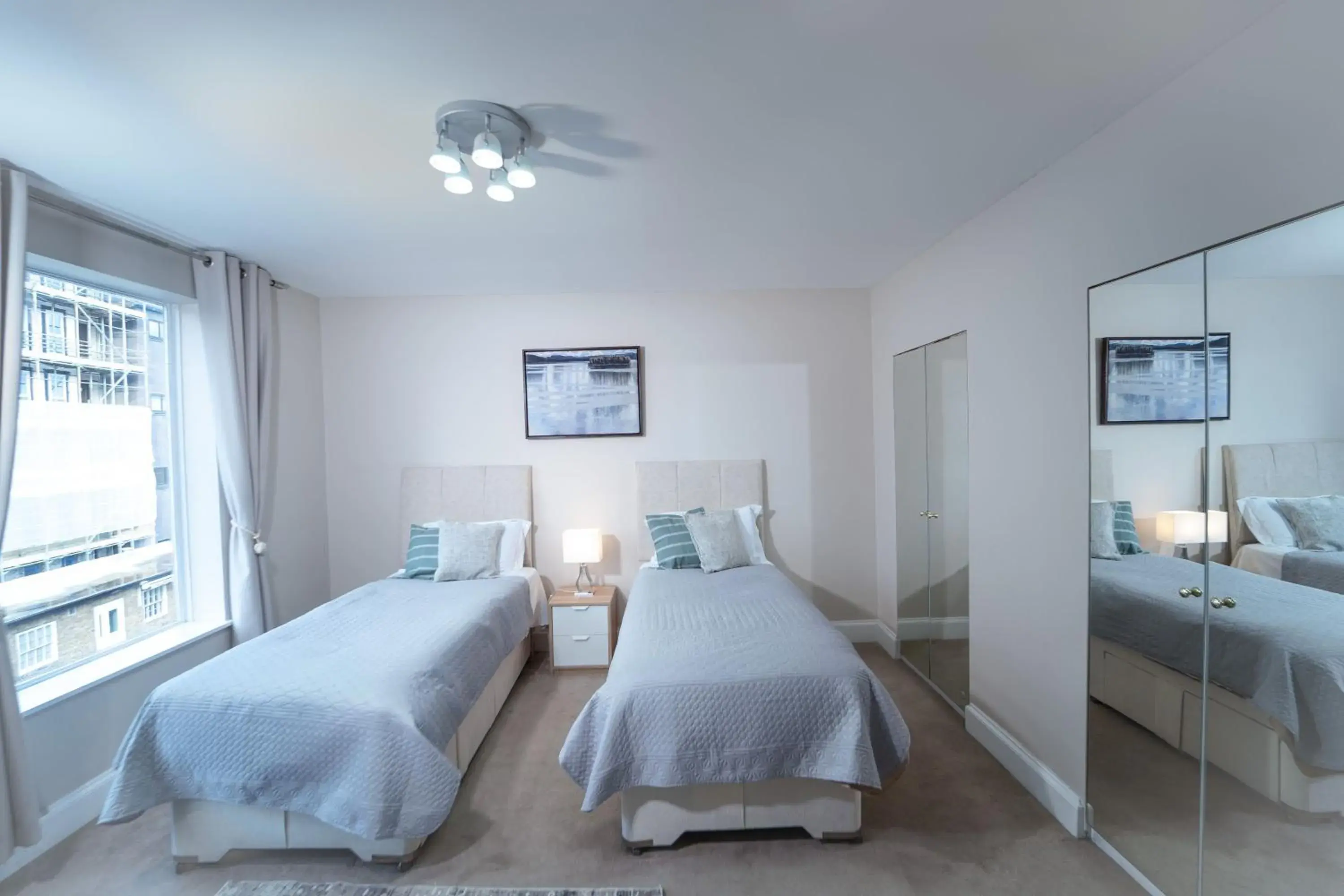 Two-Bedroom Apartment in Park Lane Apartments Crawford Place Two-Bedroom Apartment in Park Lane Apartments Crawford Place