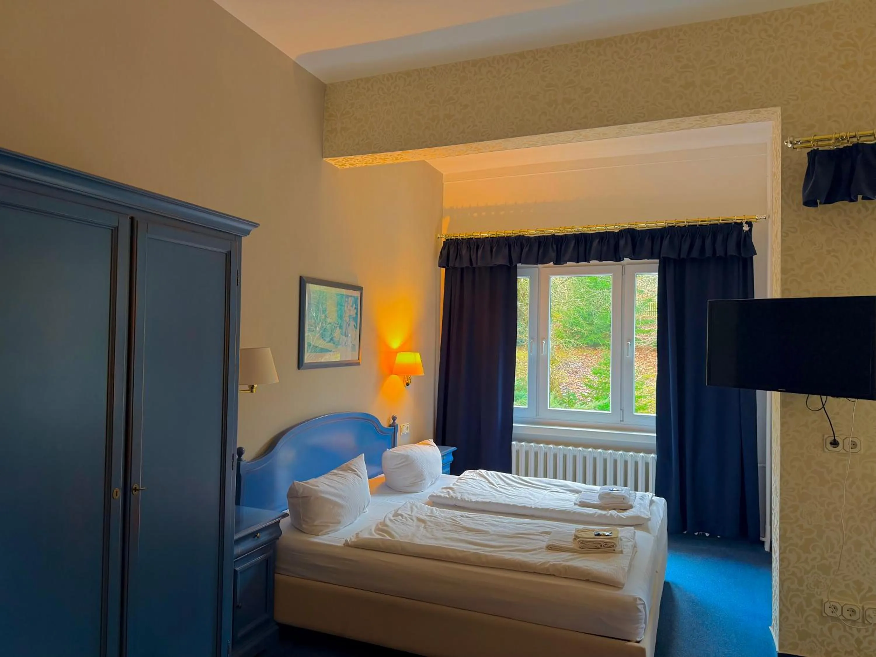 Bed in Wagners Hotel im Thüringer Wald