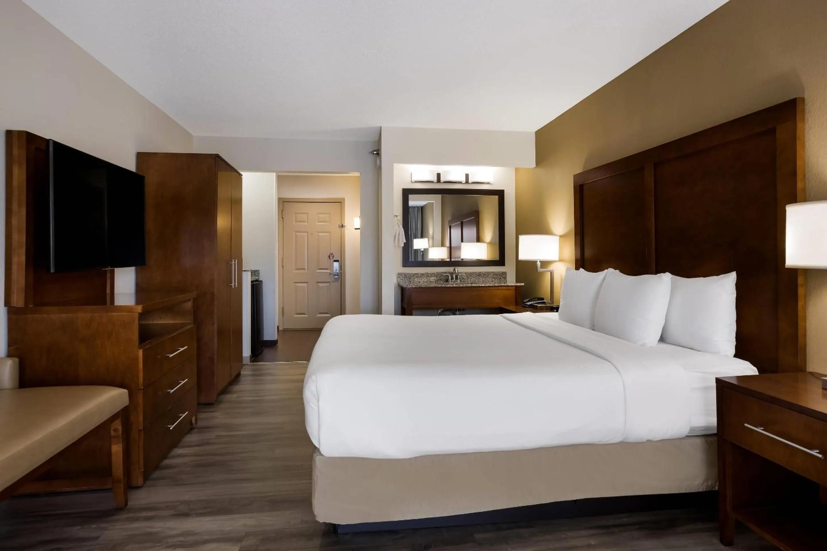 Bedroom, Bed in The Inn at Apple Valley, an Ascend Collection Hotel
