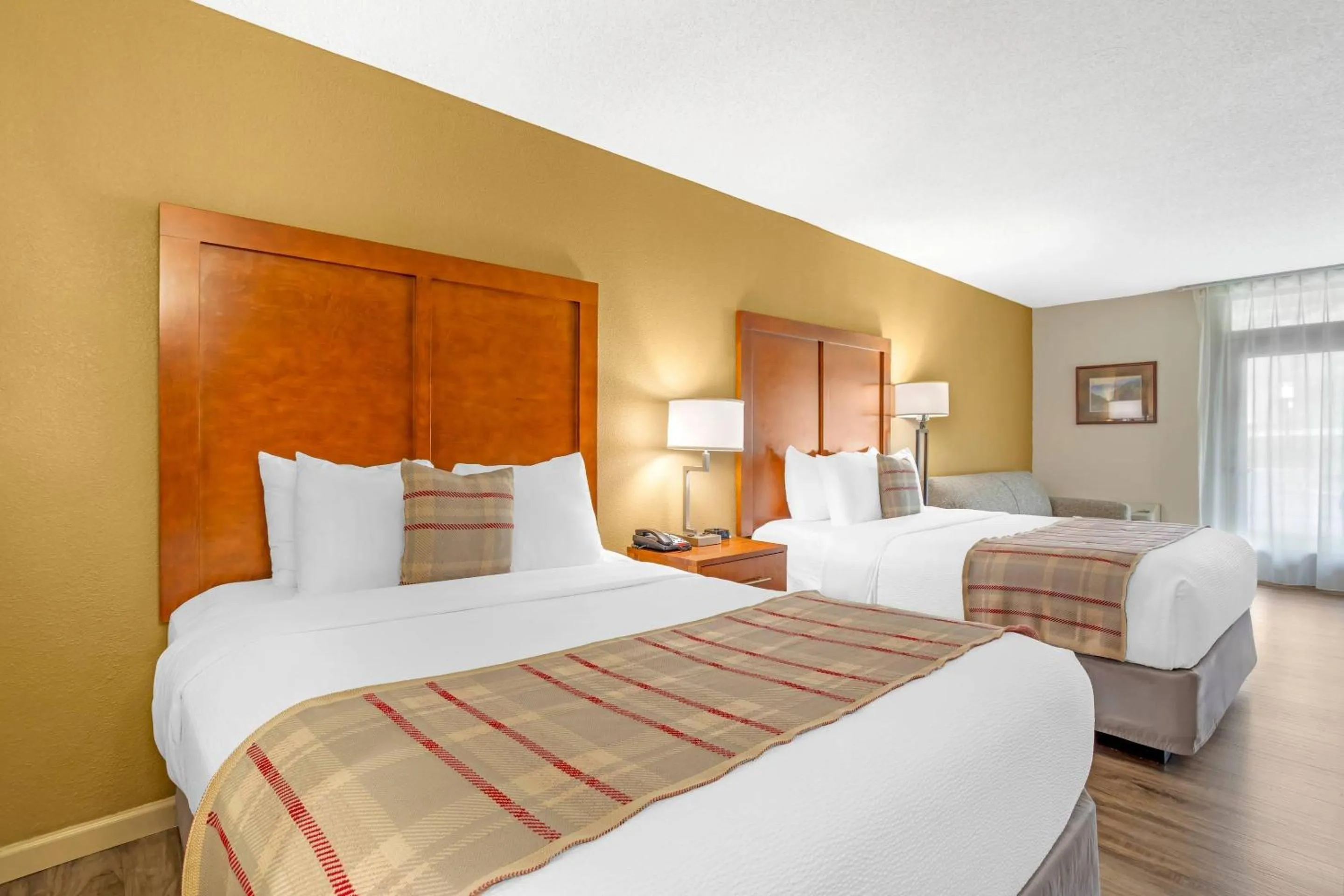 Bedroom, Bed in The Inn at Apple Valley, an Ascend Collection Hotel