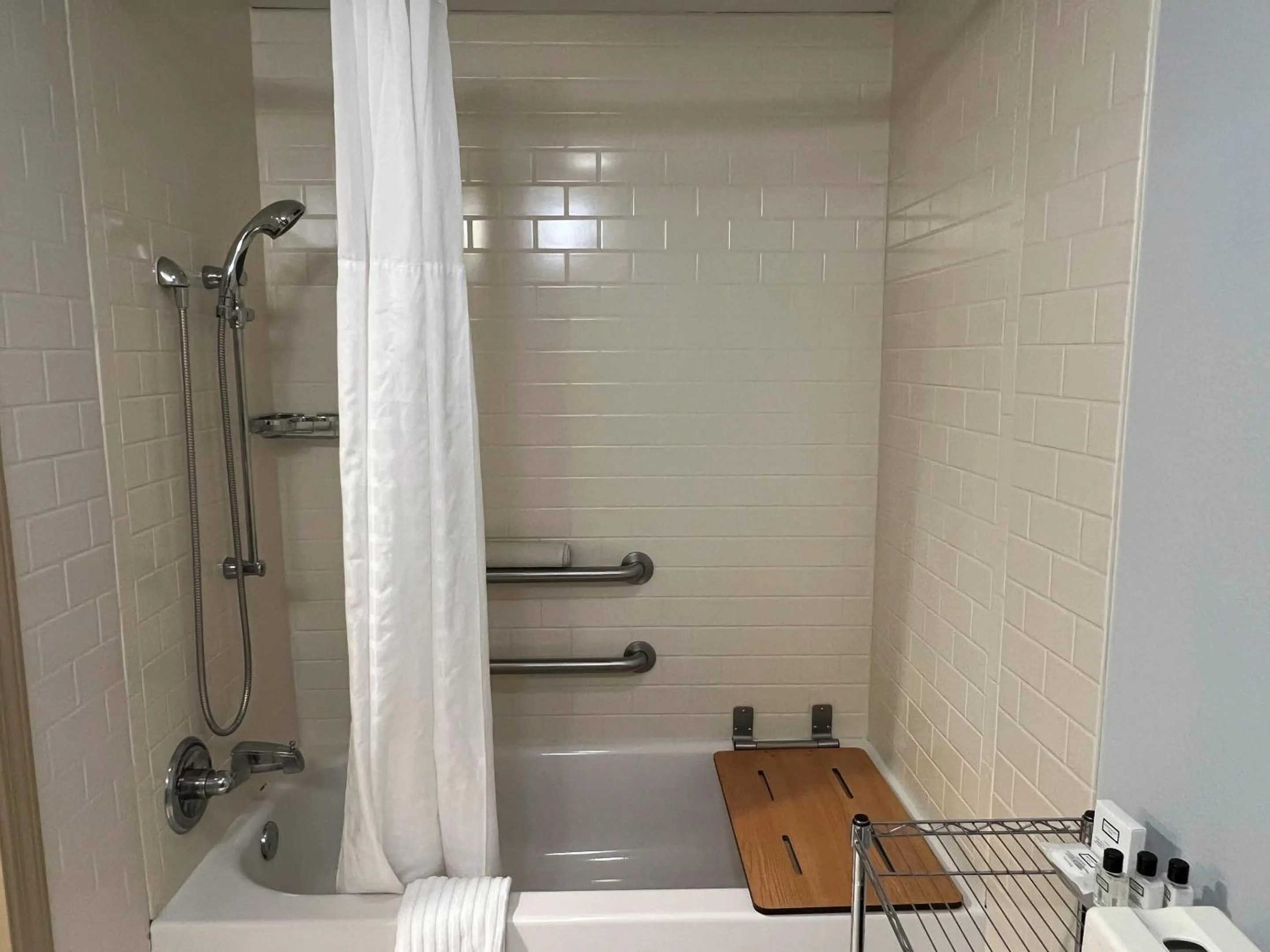 Bedroom in The Inn at Apple Valley, an Ascend Collection Hotel