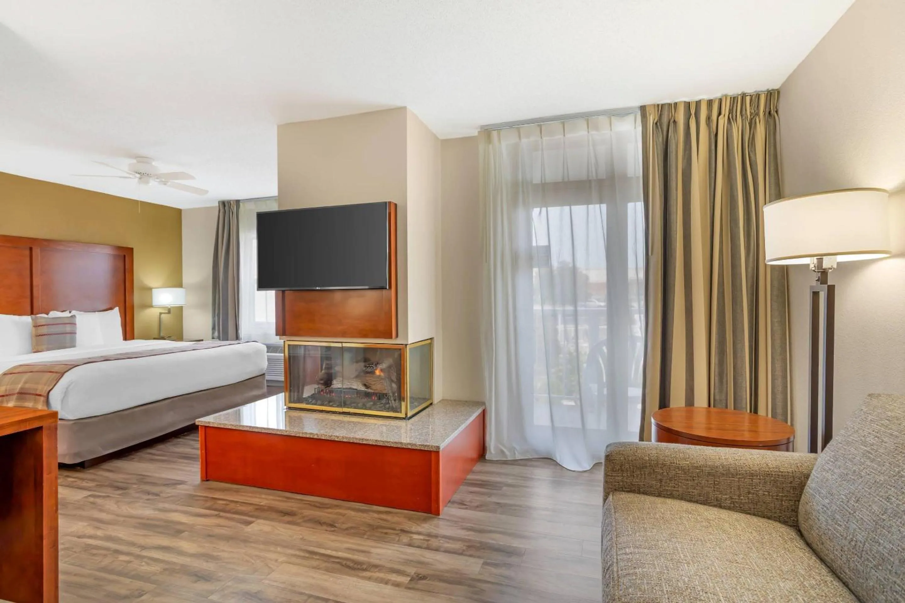 Bedroom, Bed in The Inn at Apple Valley, an Ascend Collection Hotel