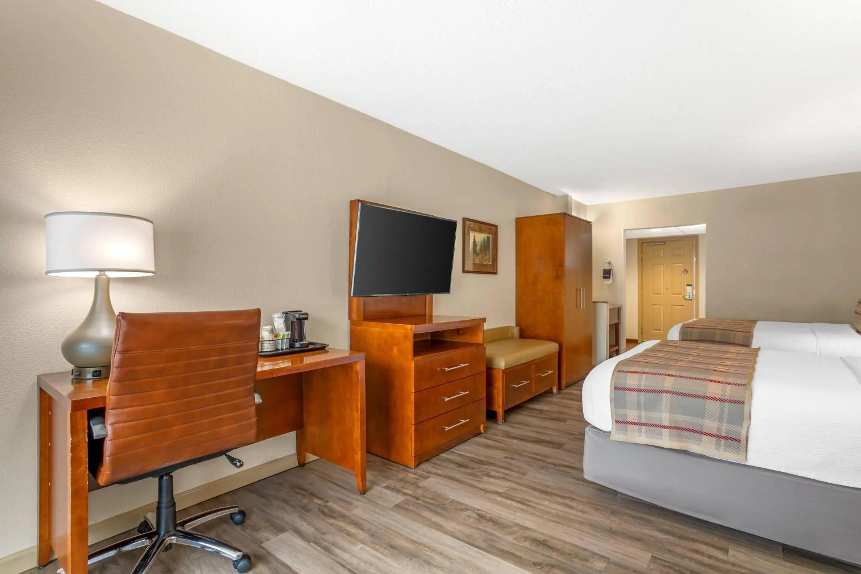 Bedroom, Bed in The Inn at Apple Valley, an Ascend Collection Hotel