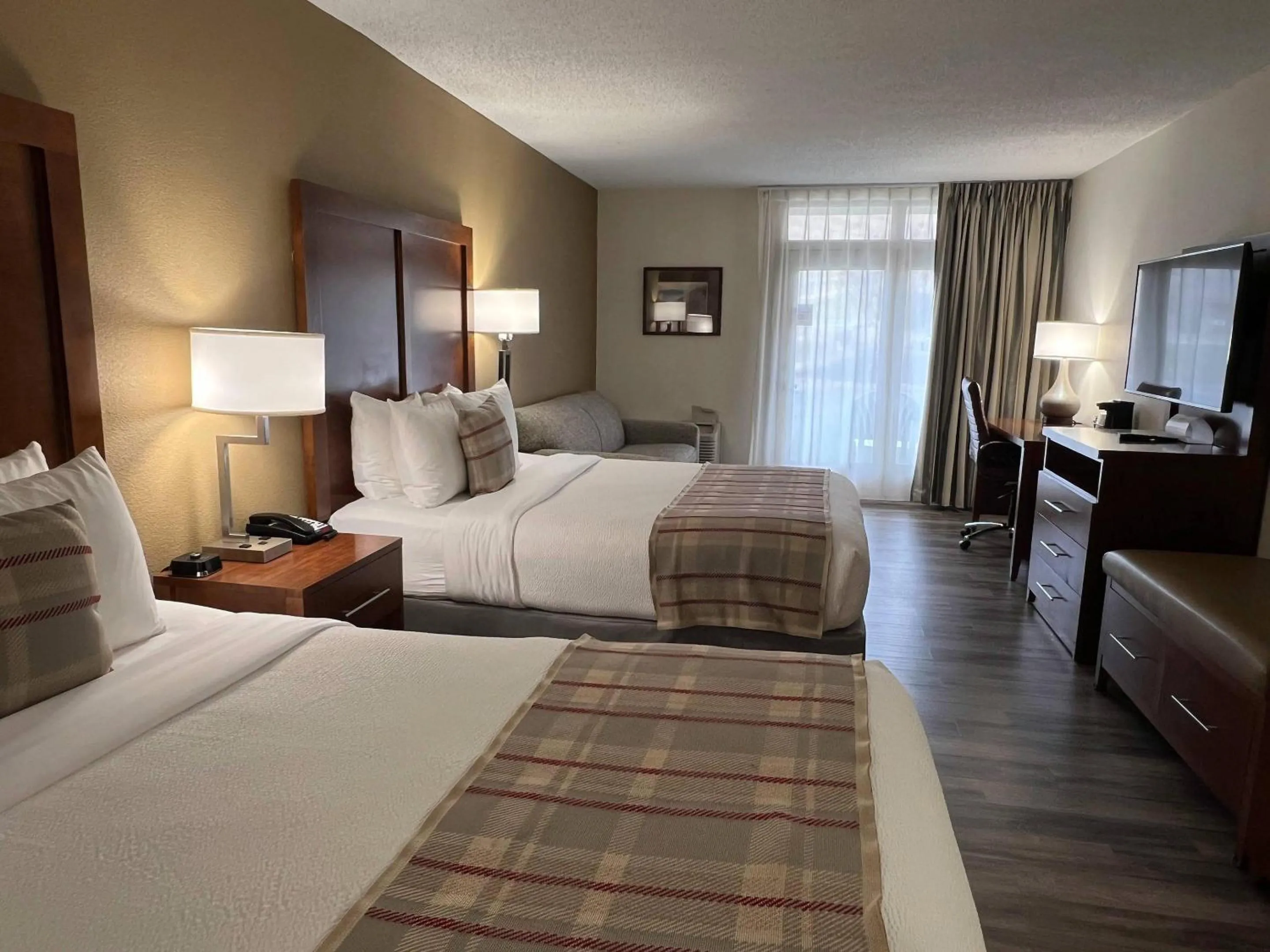 Bedroom, Bed in The Inn at Apple Valley, an Ascend Collection Hotel