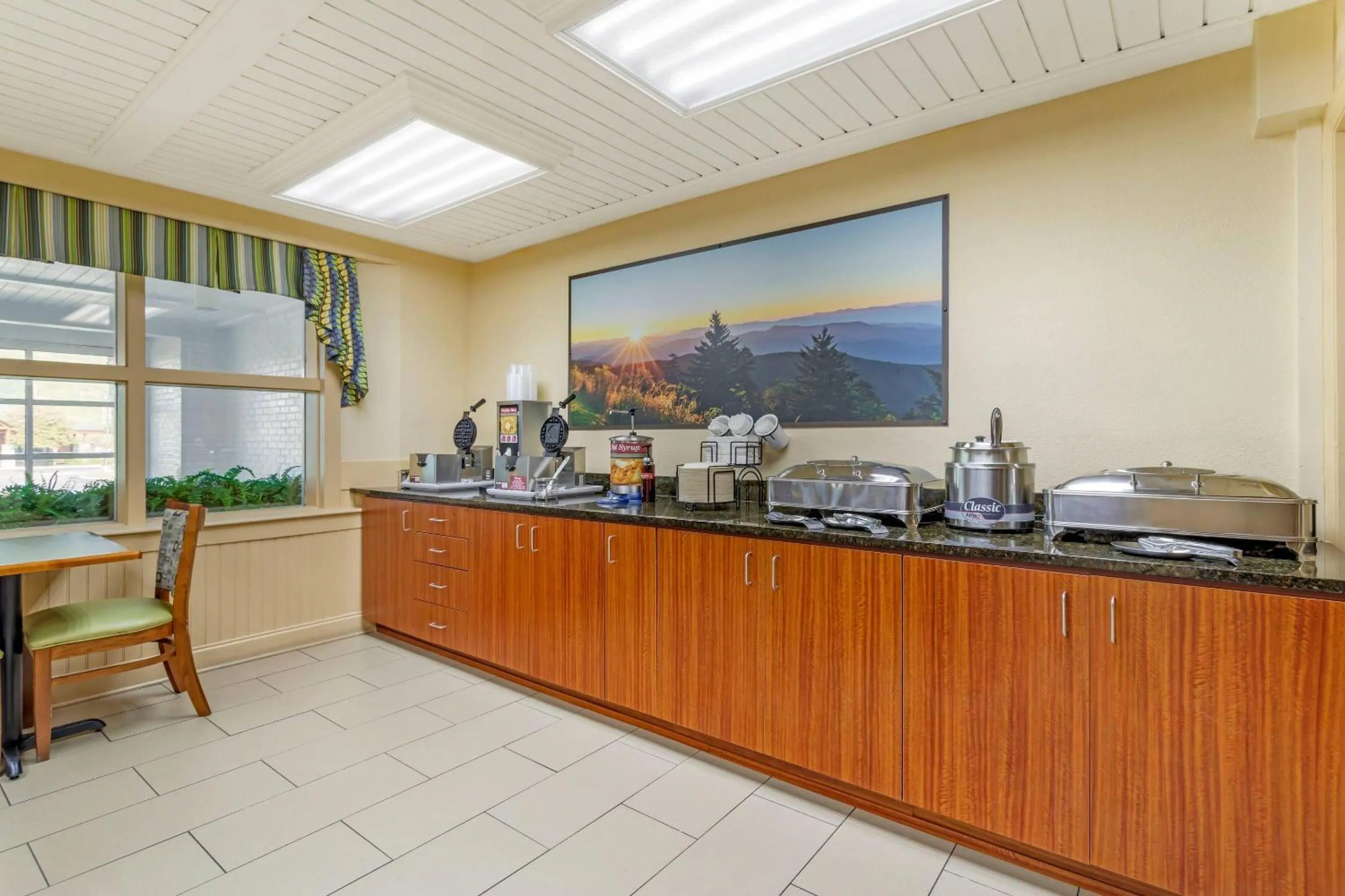 Breakfast in The Inn at Apple Valley, an Ascend Collection Hotel