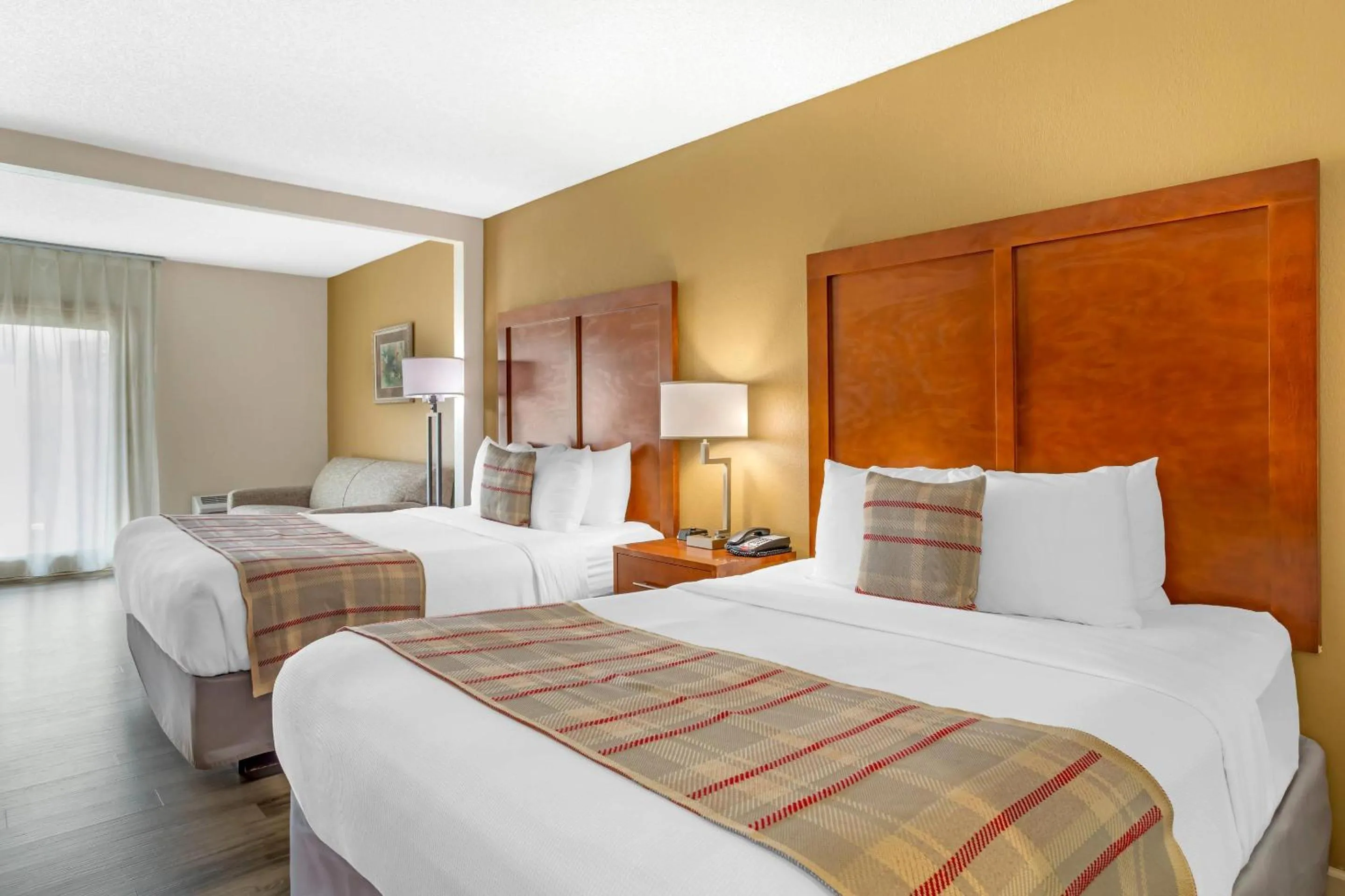 Bedroom, Bed in The Inn at Apple Valley, an Ascend Collection Hotel