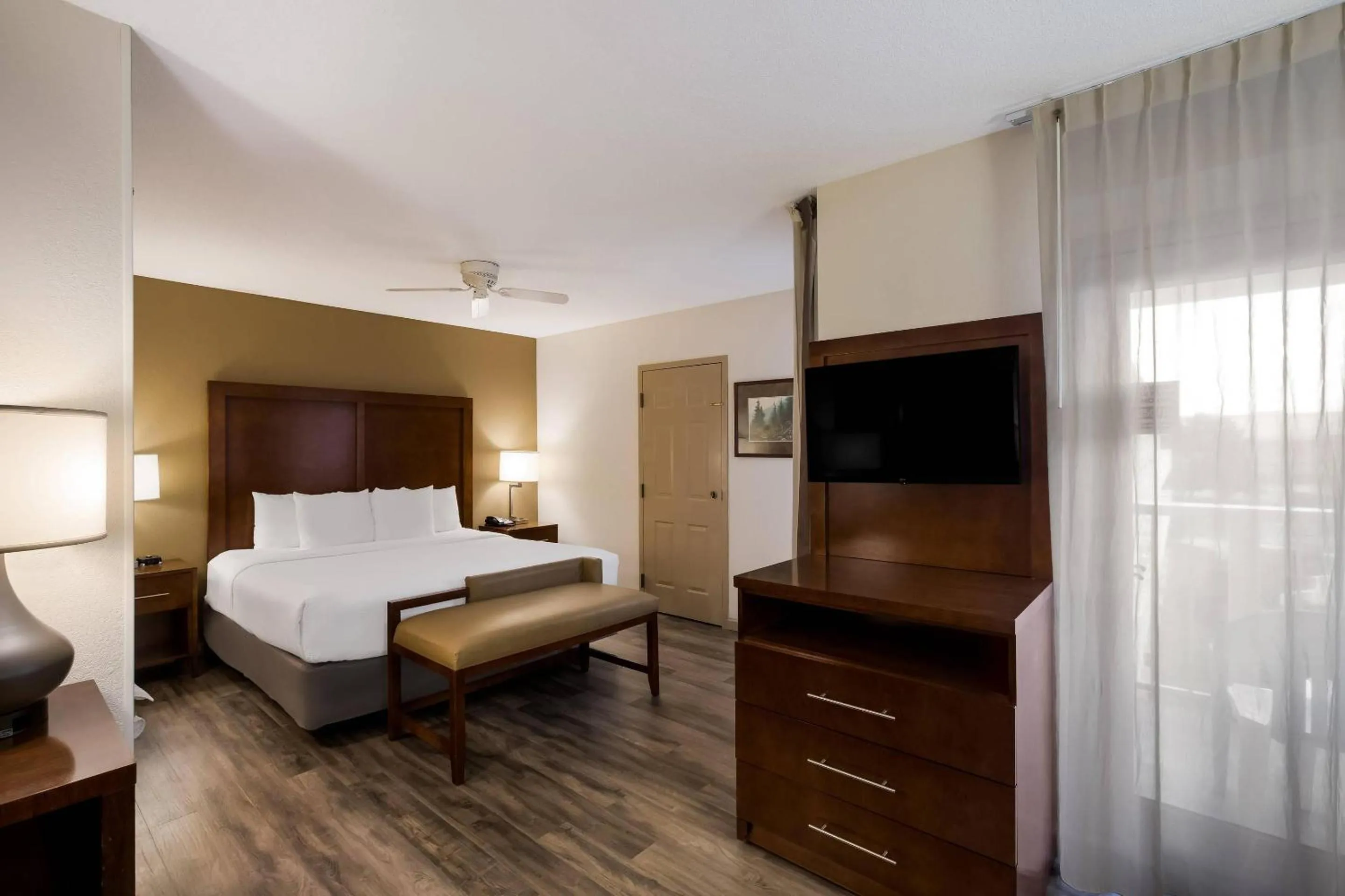 Bedroom, Bed in The Inn at Apple Valley, an Ascend Collection Hotel