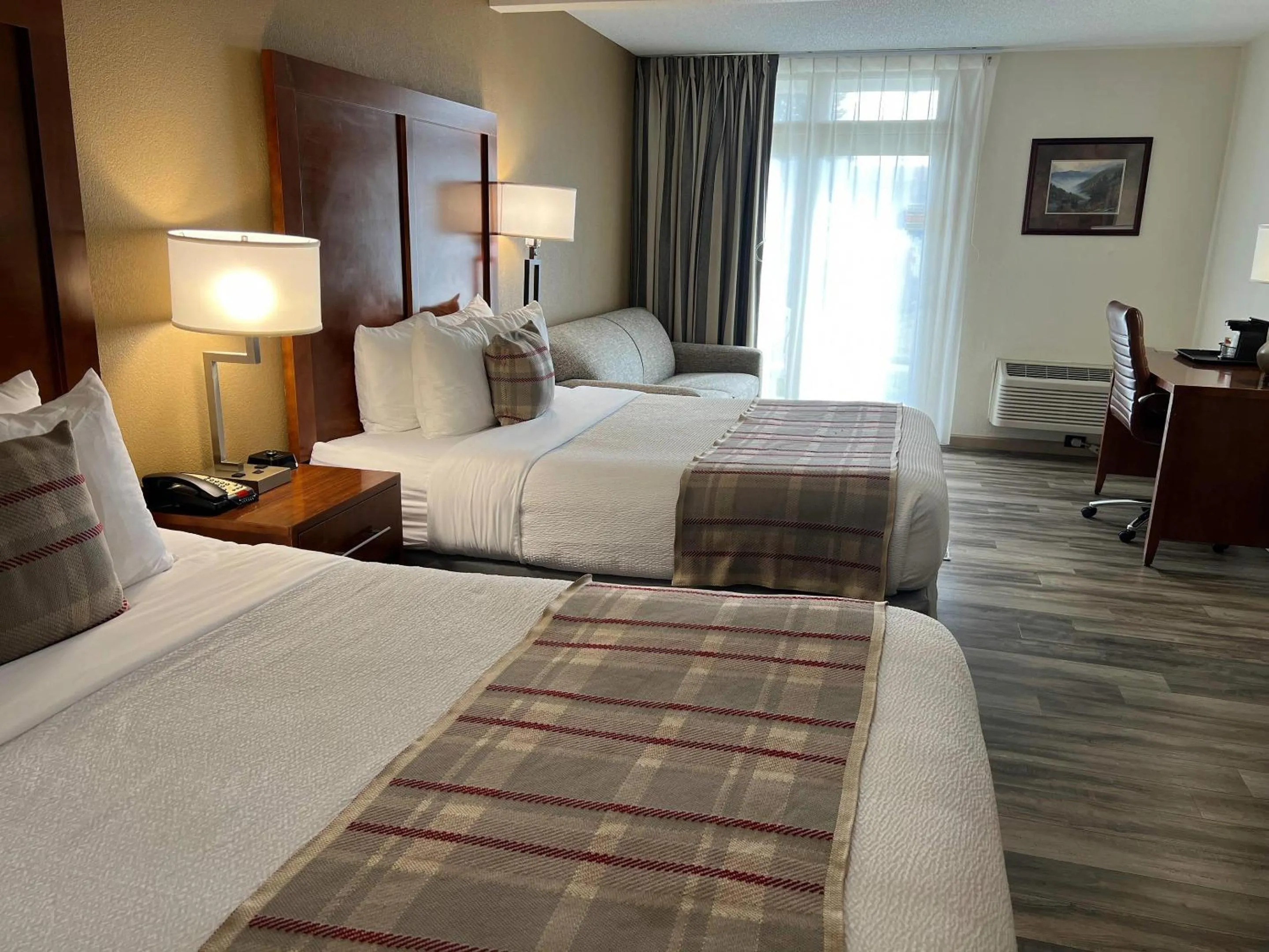 Bedroom, Bed in The Inn at Apple Valley, an Ascend Collection Hotel