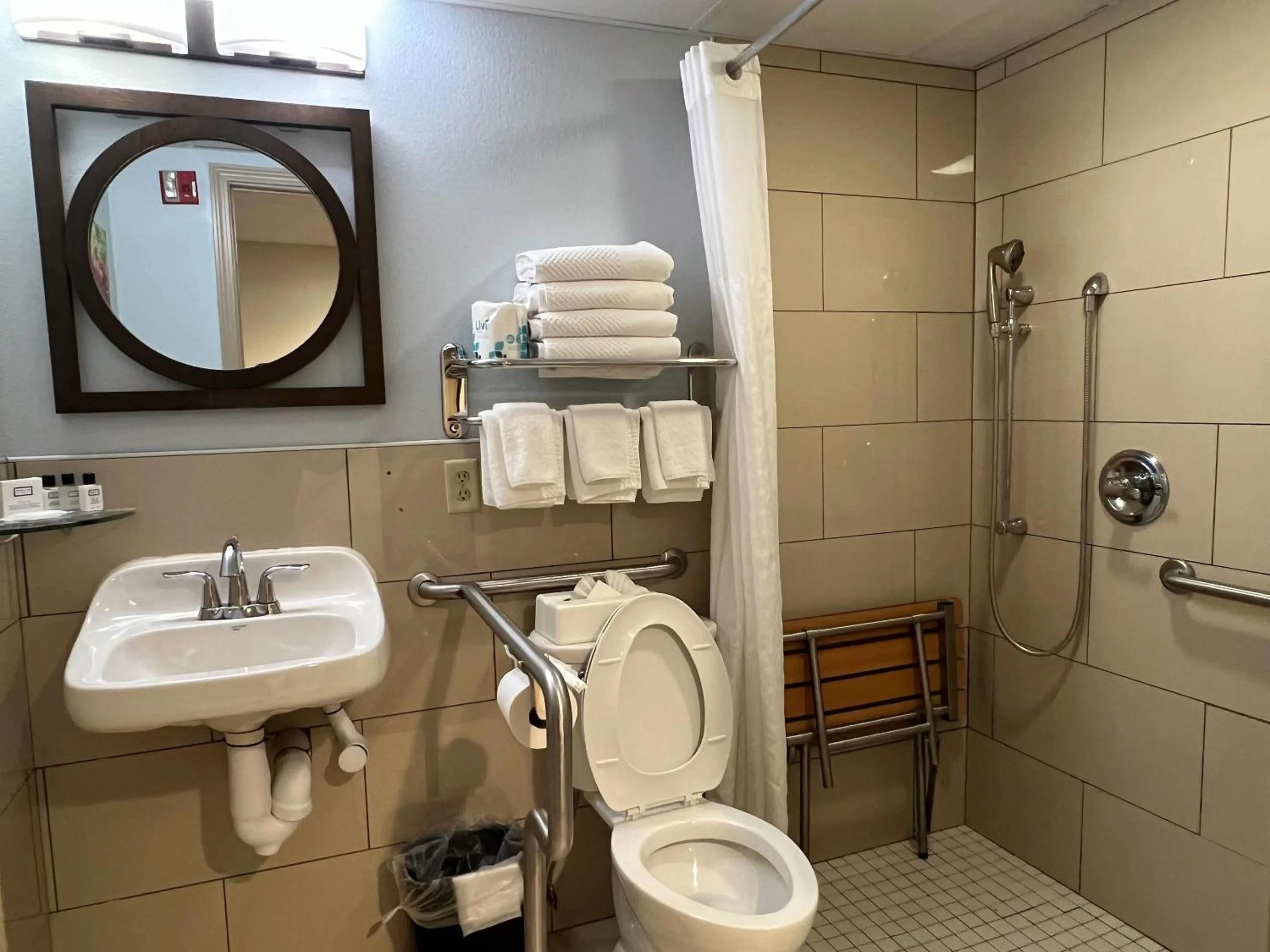 Bedroom in The Inn at Apple Valley, an Ascend Collection Hotel