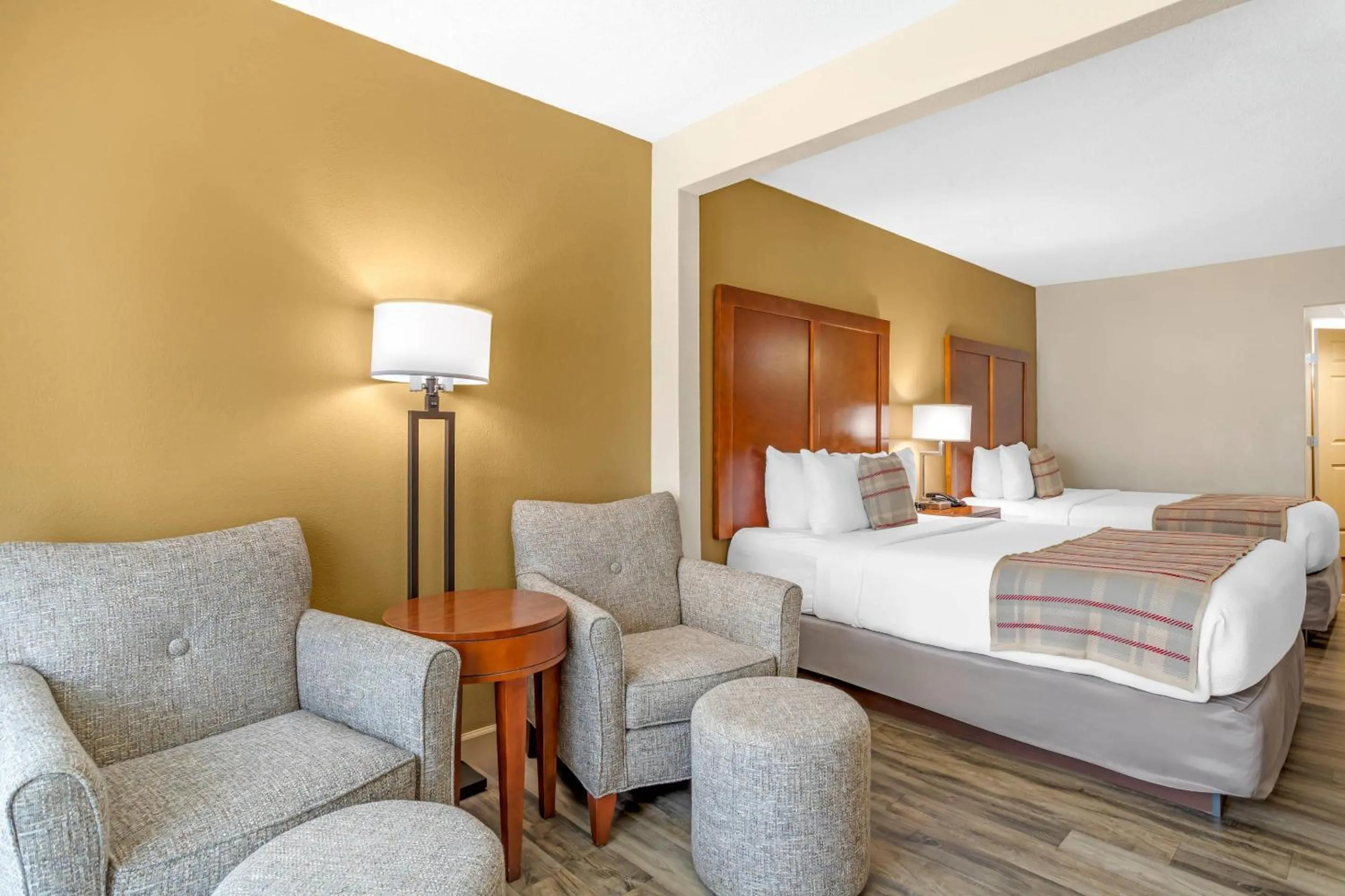 Bedroom, Bed in The Inn at Apple Valley, an Ascend Collection Hotel