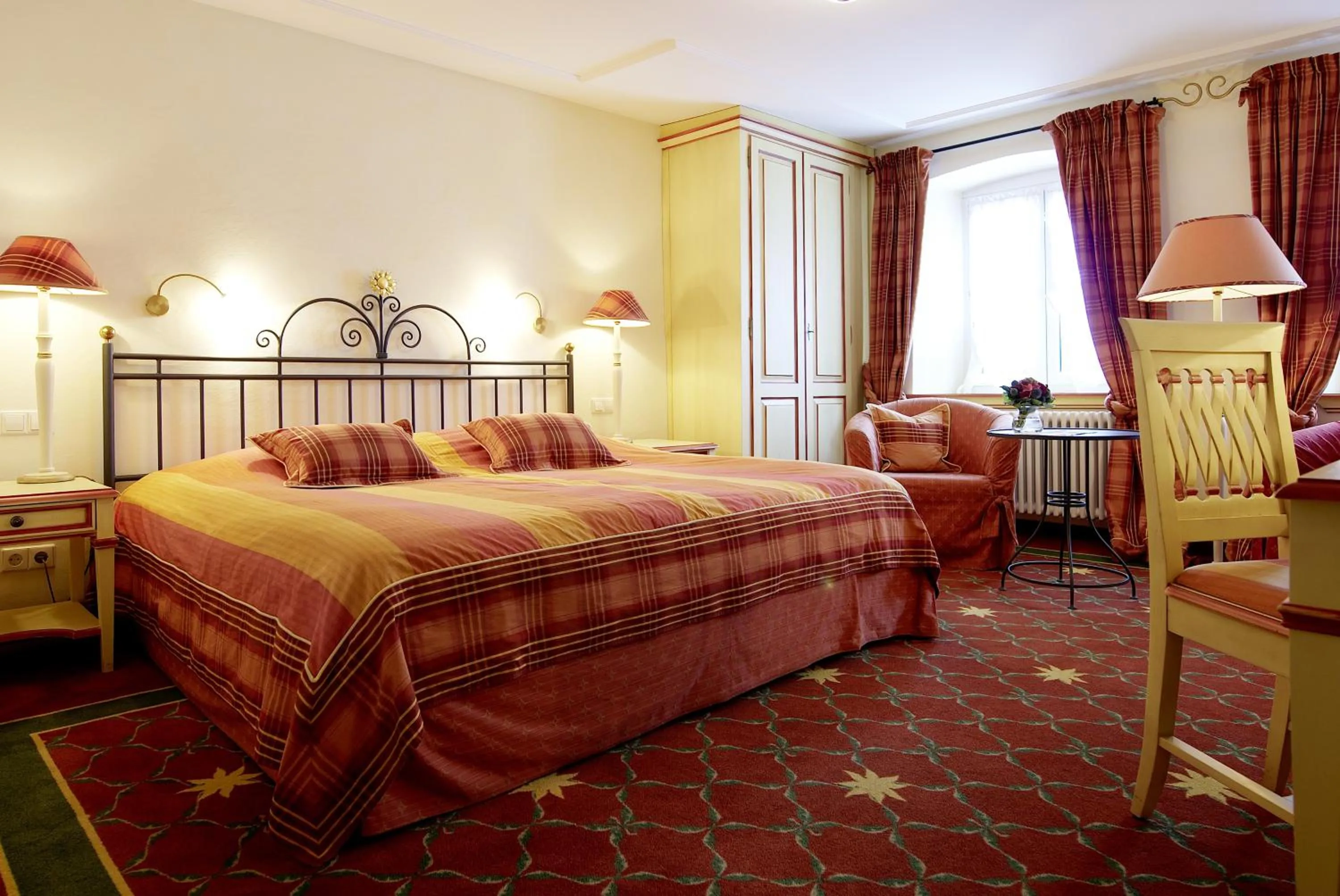 Bedroom, Bed in Hotel & Restaurant Sonne