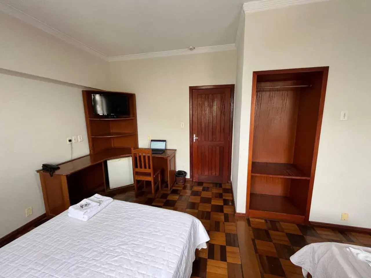 Triple Room - single occupancy in ACOMODARE HOTEL- SOB NOVA Direção Triple Room - single occupancy in ACOMODARE HOTEL- SOB NOVA Direção