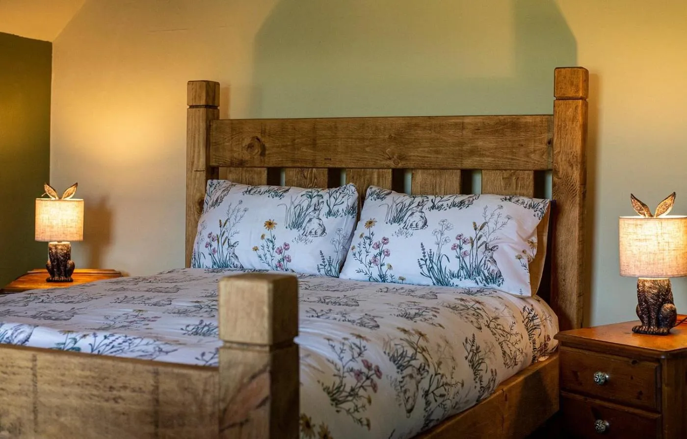 Bedroom, Bed in The Okeover Arms