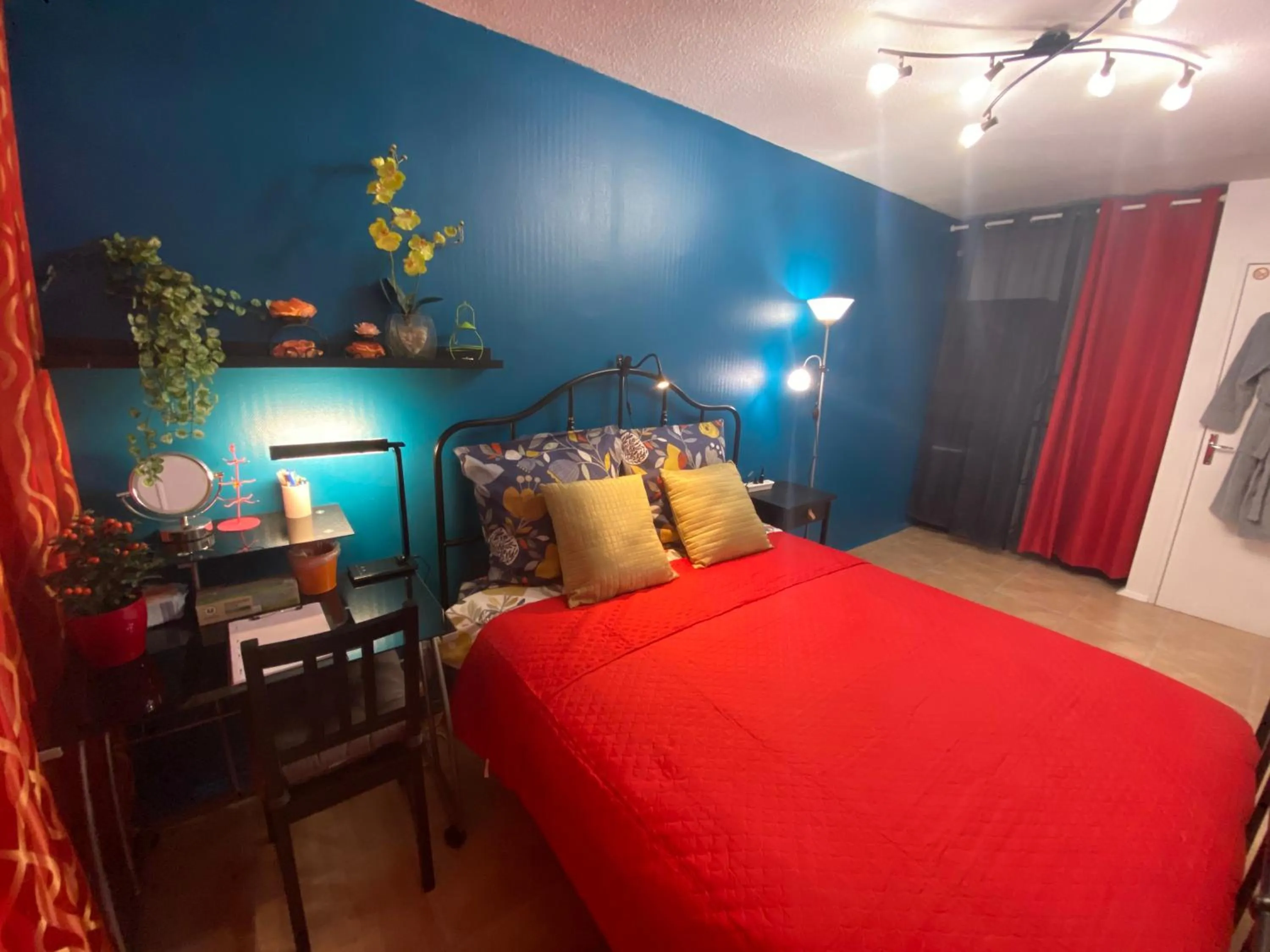 Bedroom, Bed in Les Meublés les Dômes du Parc