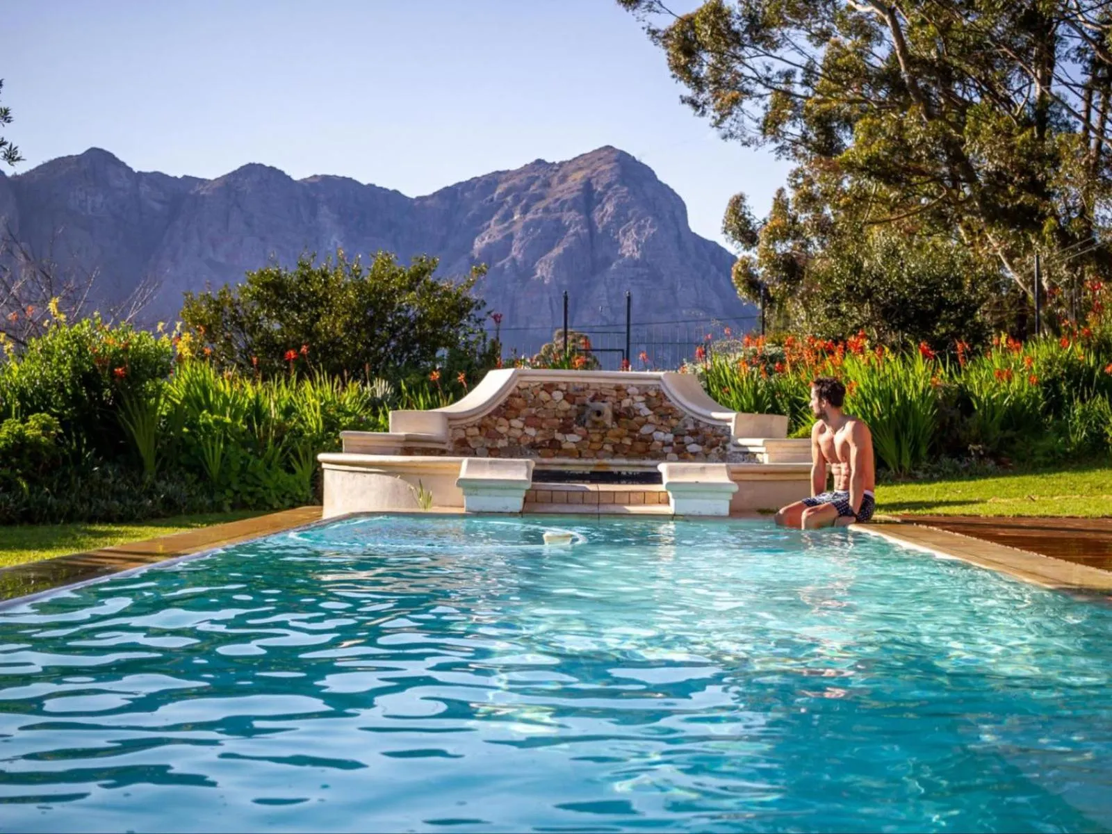 Swimming pool in Banhoek Corner Guesthouse