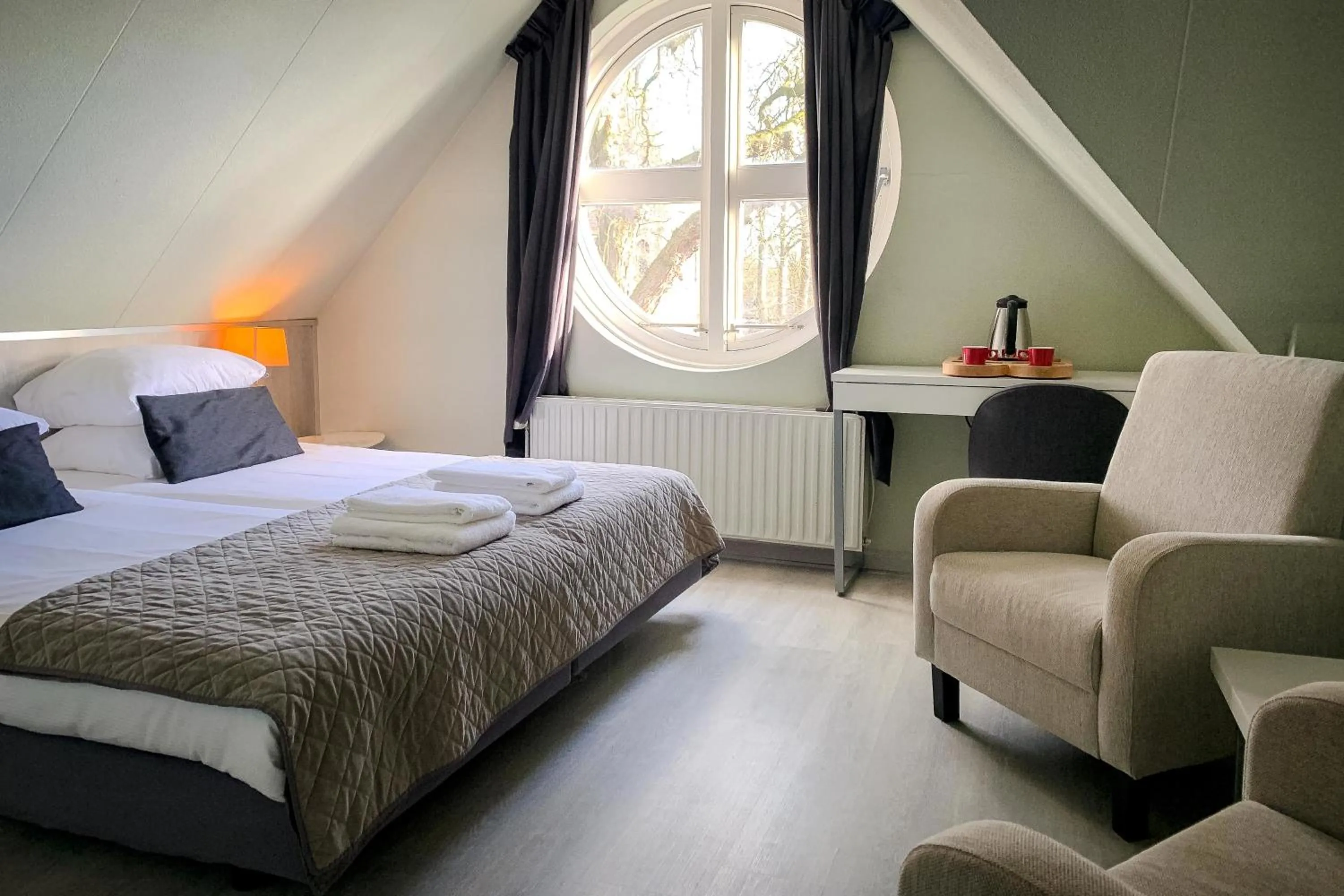 Photo of the whole room in Hotel Joli Bergen