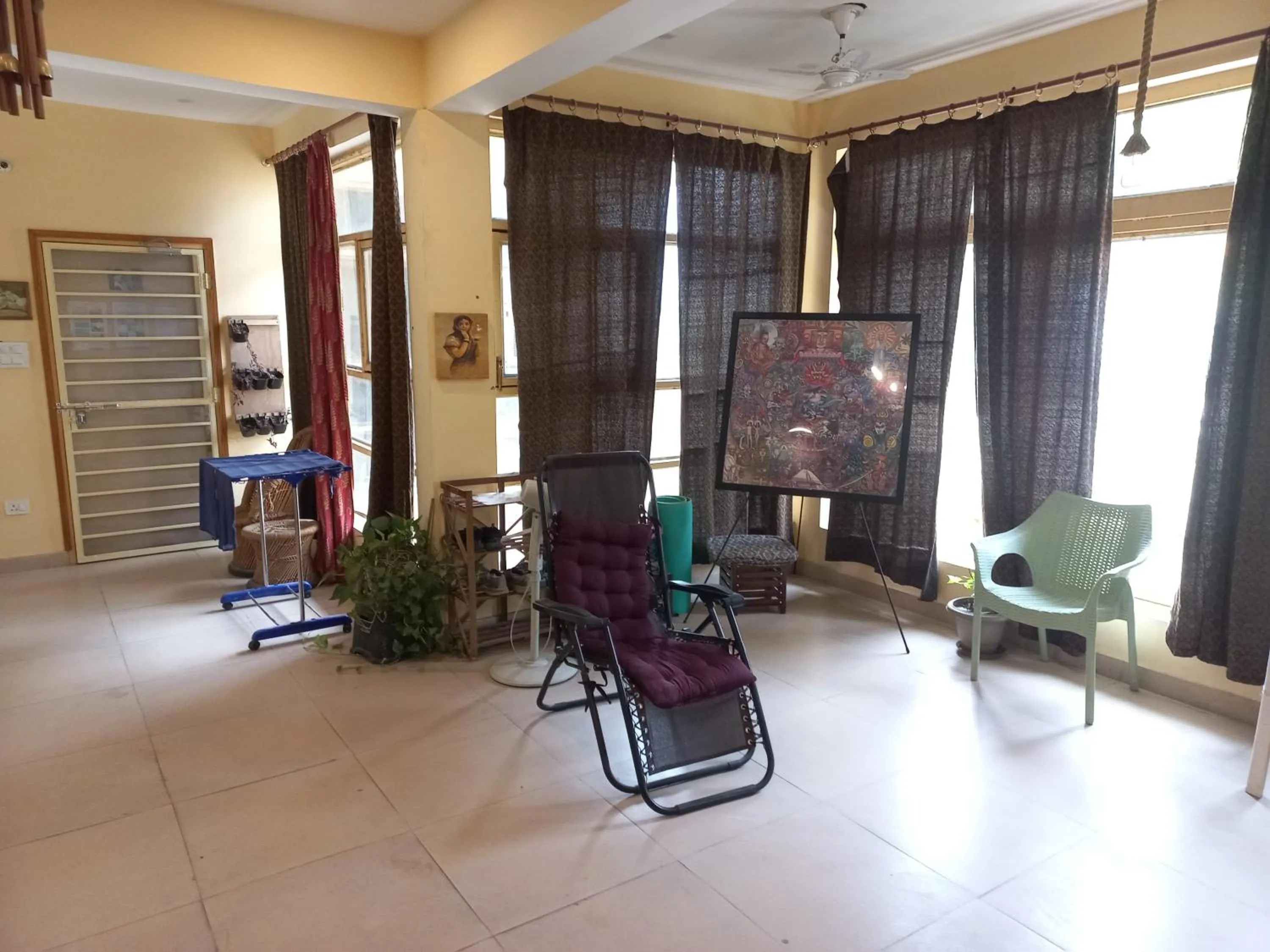 Living room in Devi music ashram